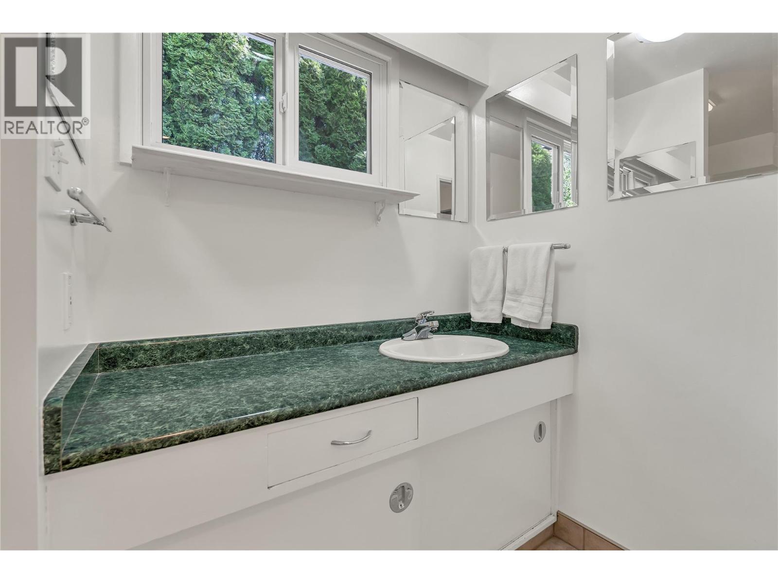 4589 Lakeside Road - 14