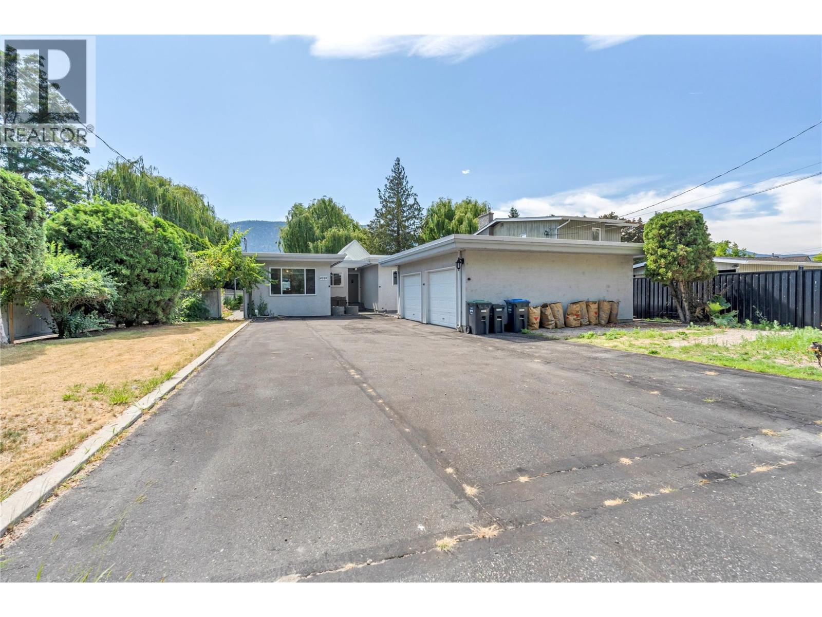 4589 Lakeside Road - 4