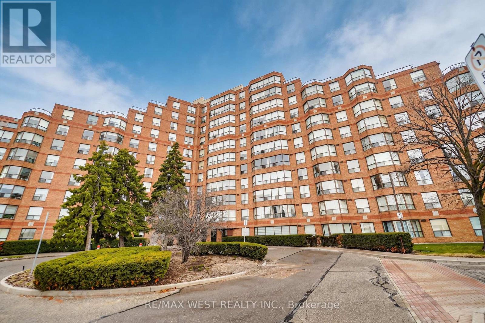 Listing photo of 313 - 6 HUMBERLINE DRIVE
