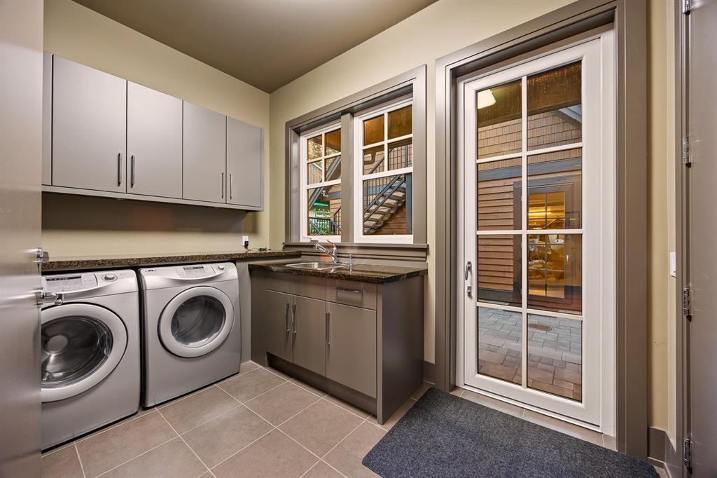 2737 CRESCENT DRIVE, Surrey