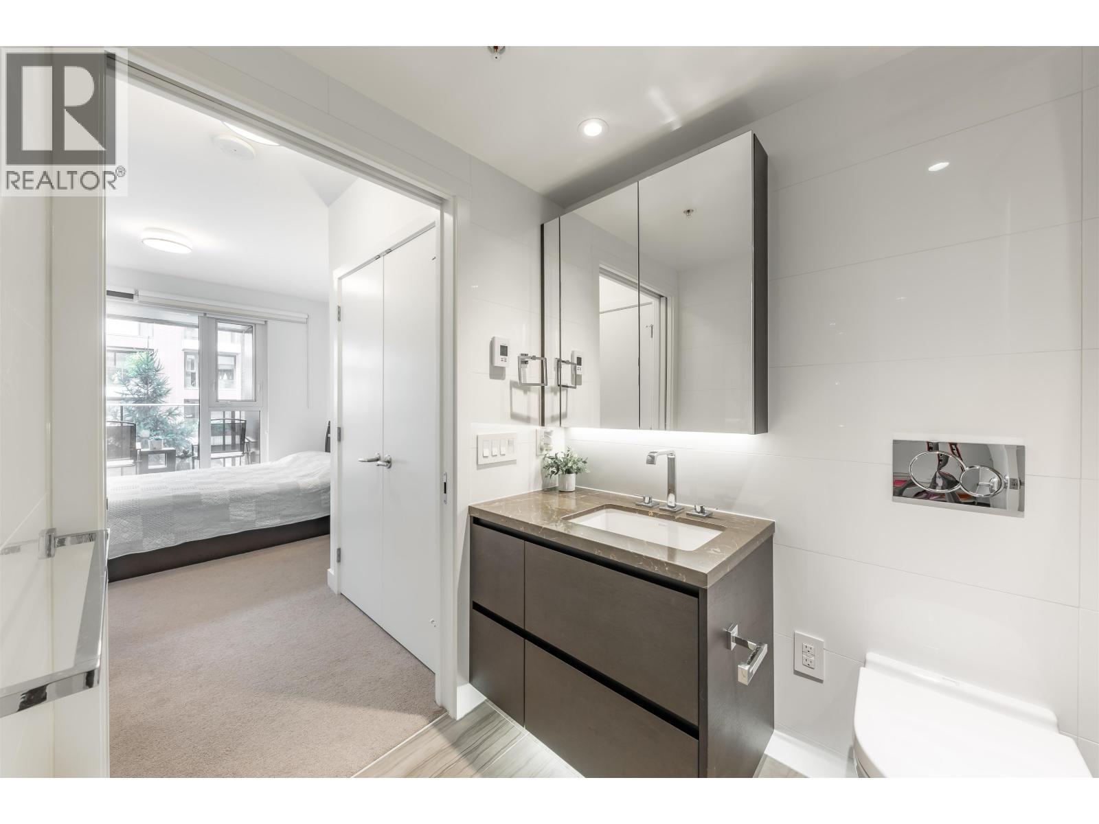 201 1561 W 57TH AVENUE, Vancouver