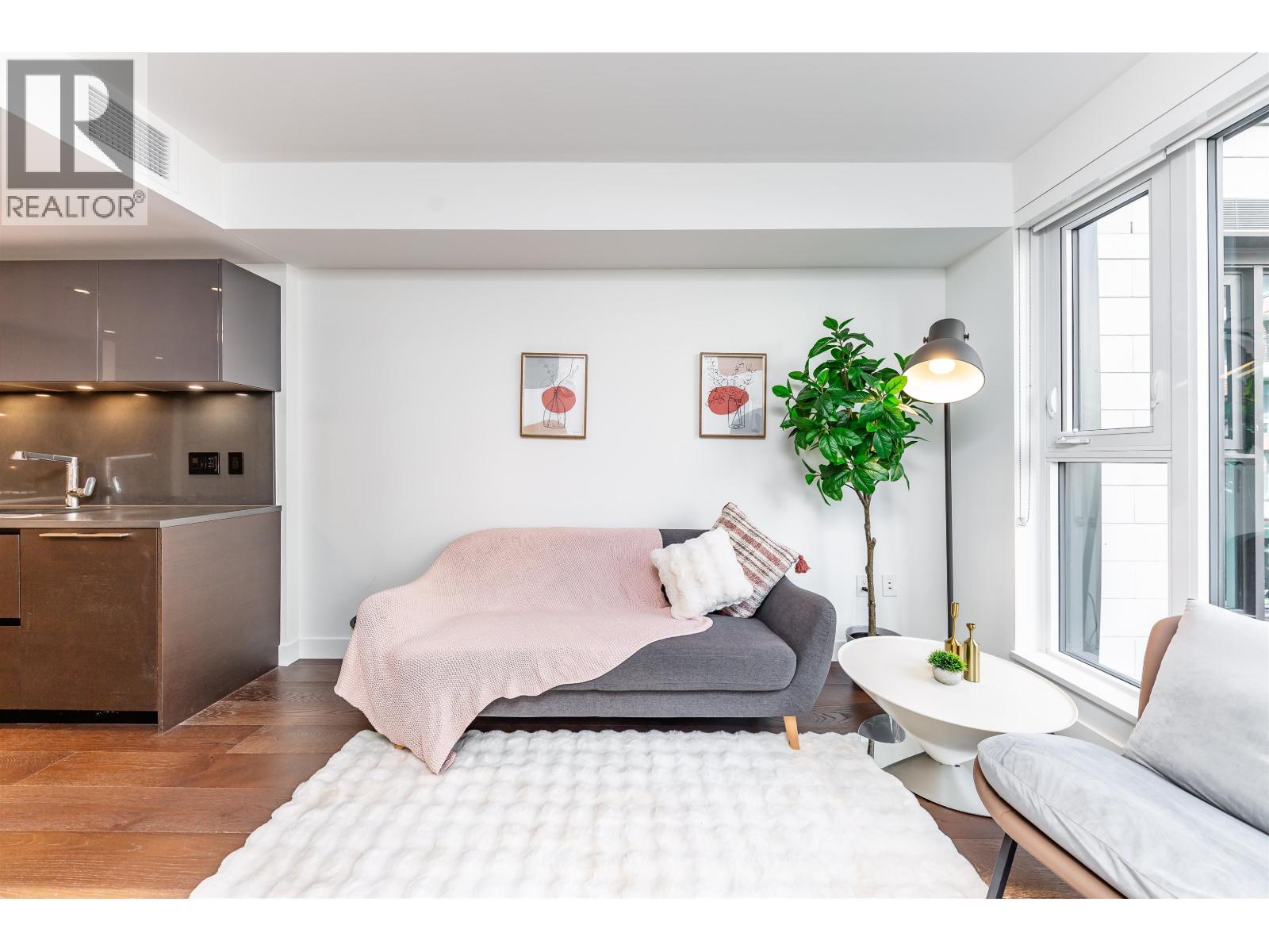 201 1561 W 57TH AVENUE, Vancouver