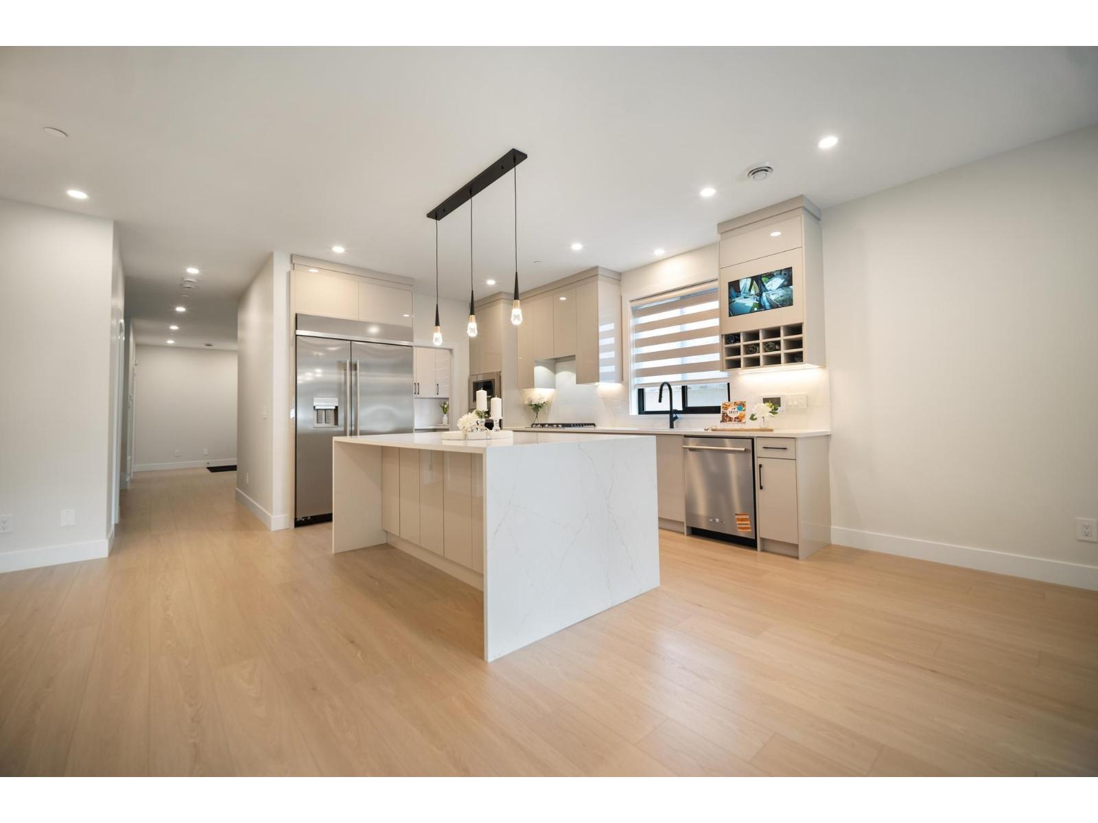 14206 NORTH BLUFF ROAD, White Rock