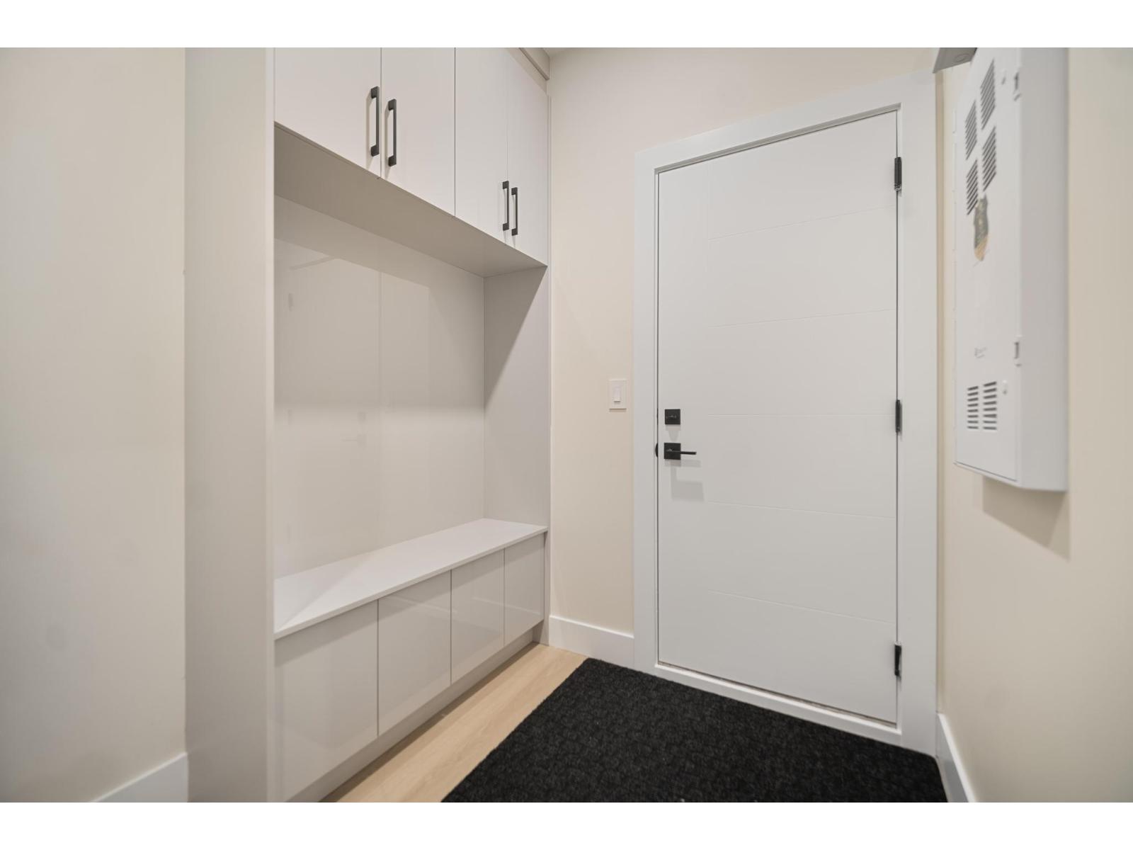 14206 NORTH BLUFF ROAD, White Rock