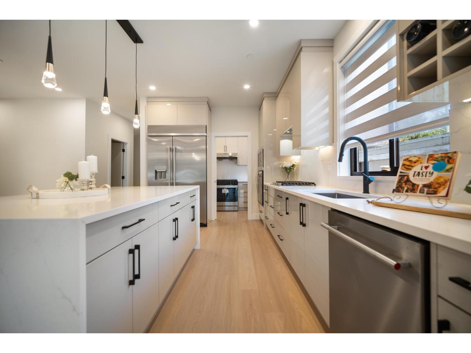 14206 NORTH BLUFF ROAD, White Rock