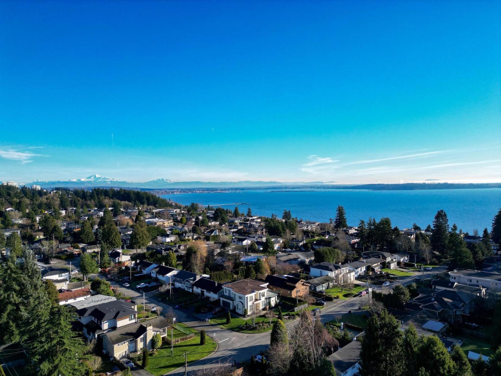 14206 NORTH BLUFF ROAD, White Rock