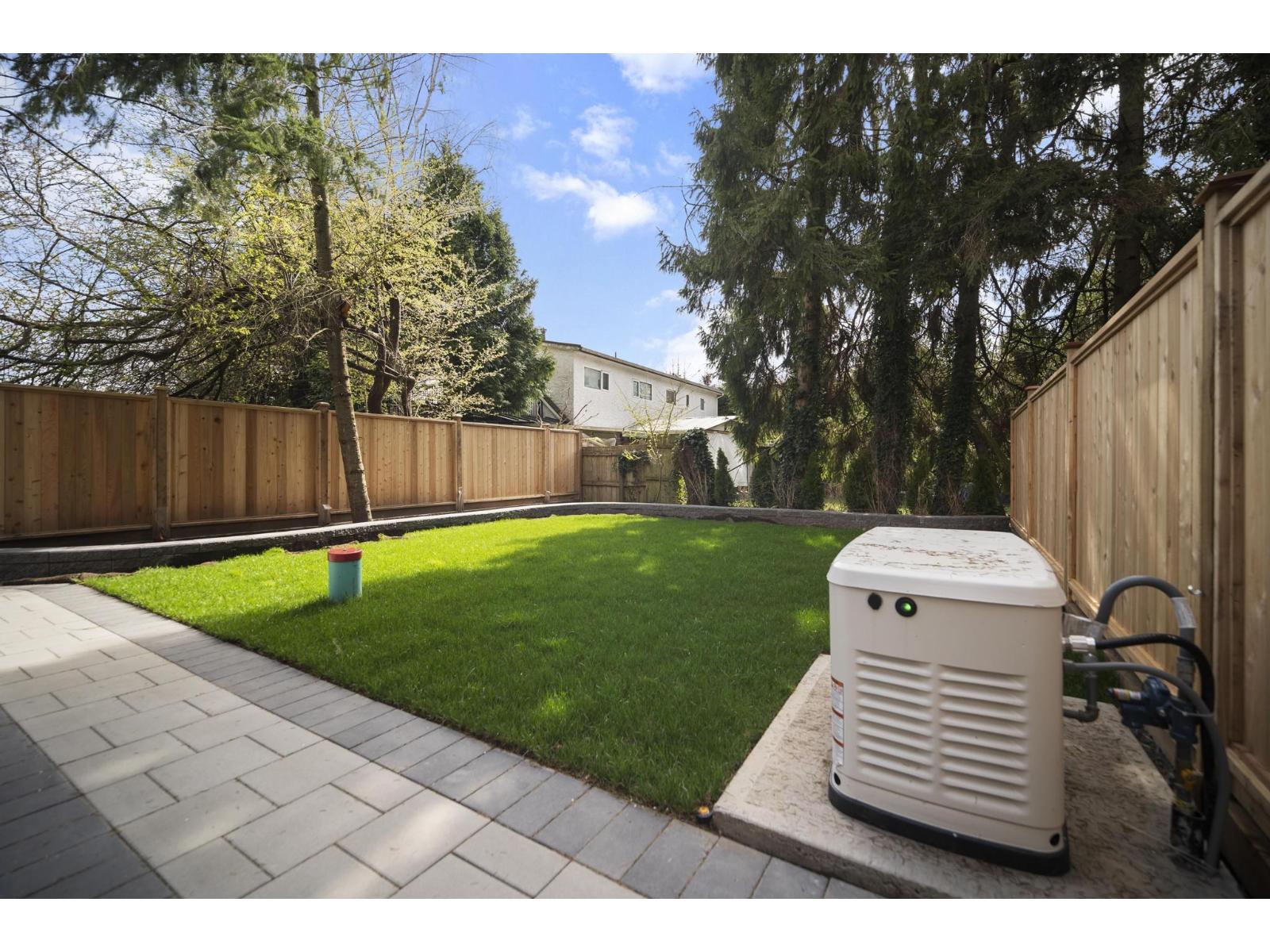 14206 NORTH BLUFF ROAD, White Rock