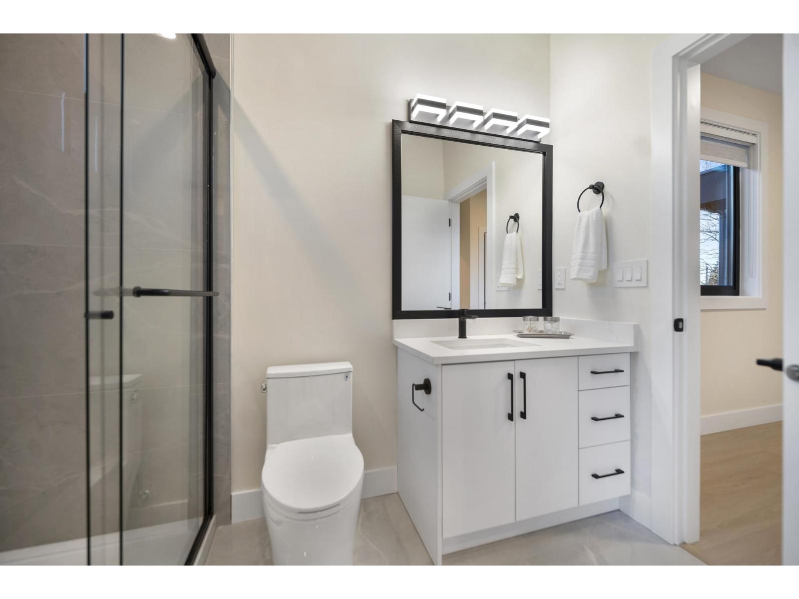 14206 NORTH BLUFF ROAD, White Rock