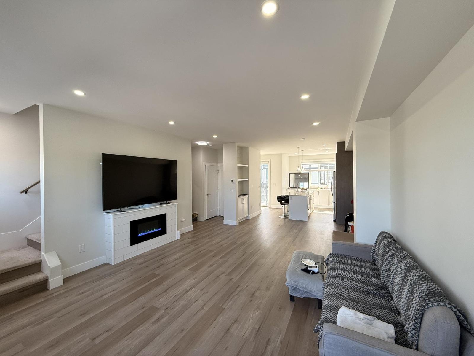 4 17528 60 AVENUE, Surrey