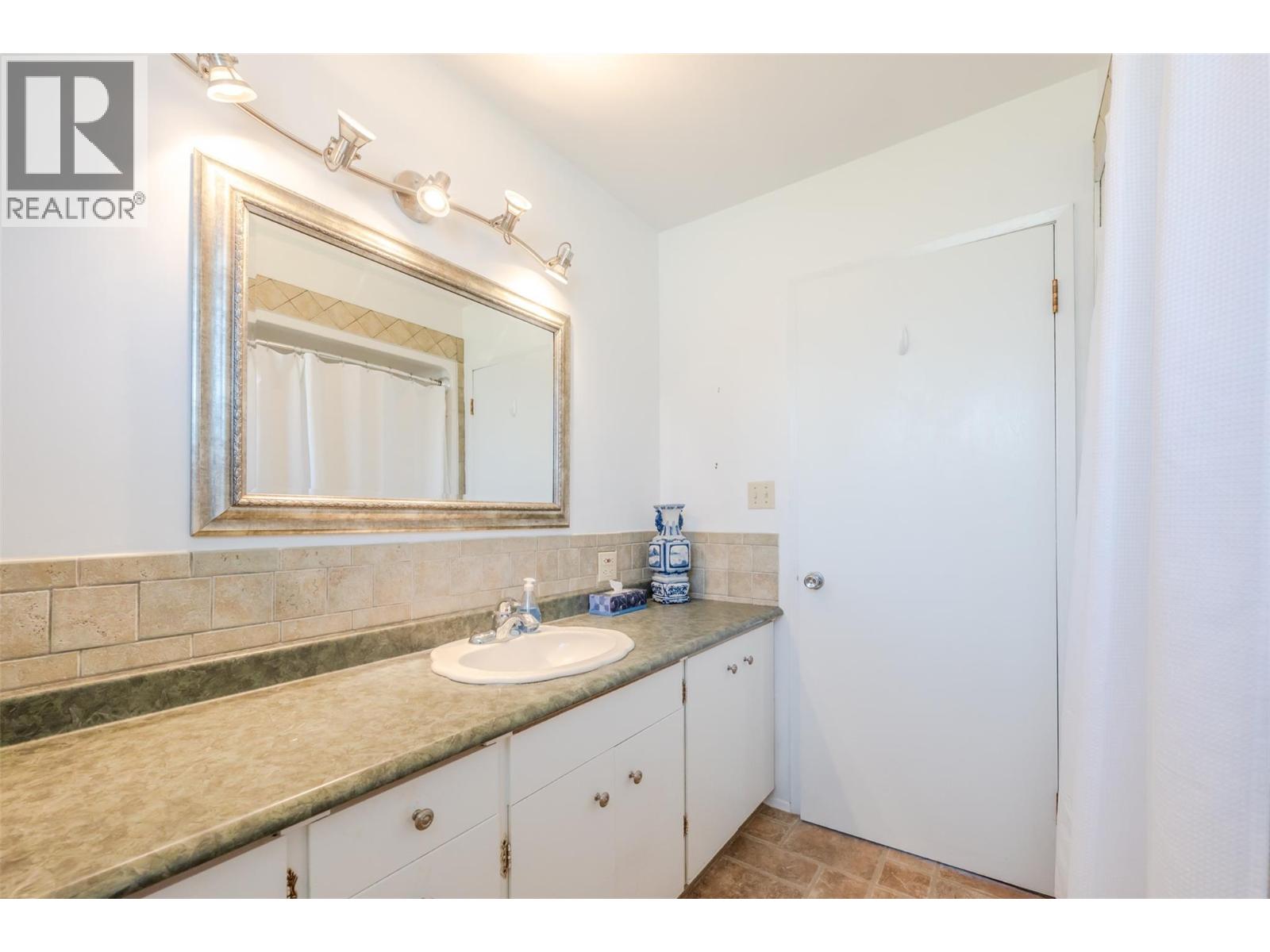 3627 Lobelia Drive - 24