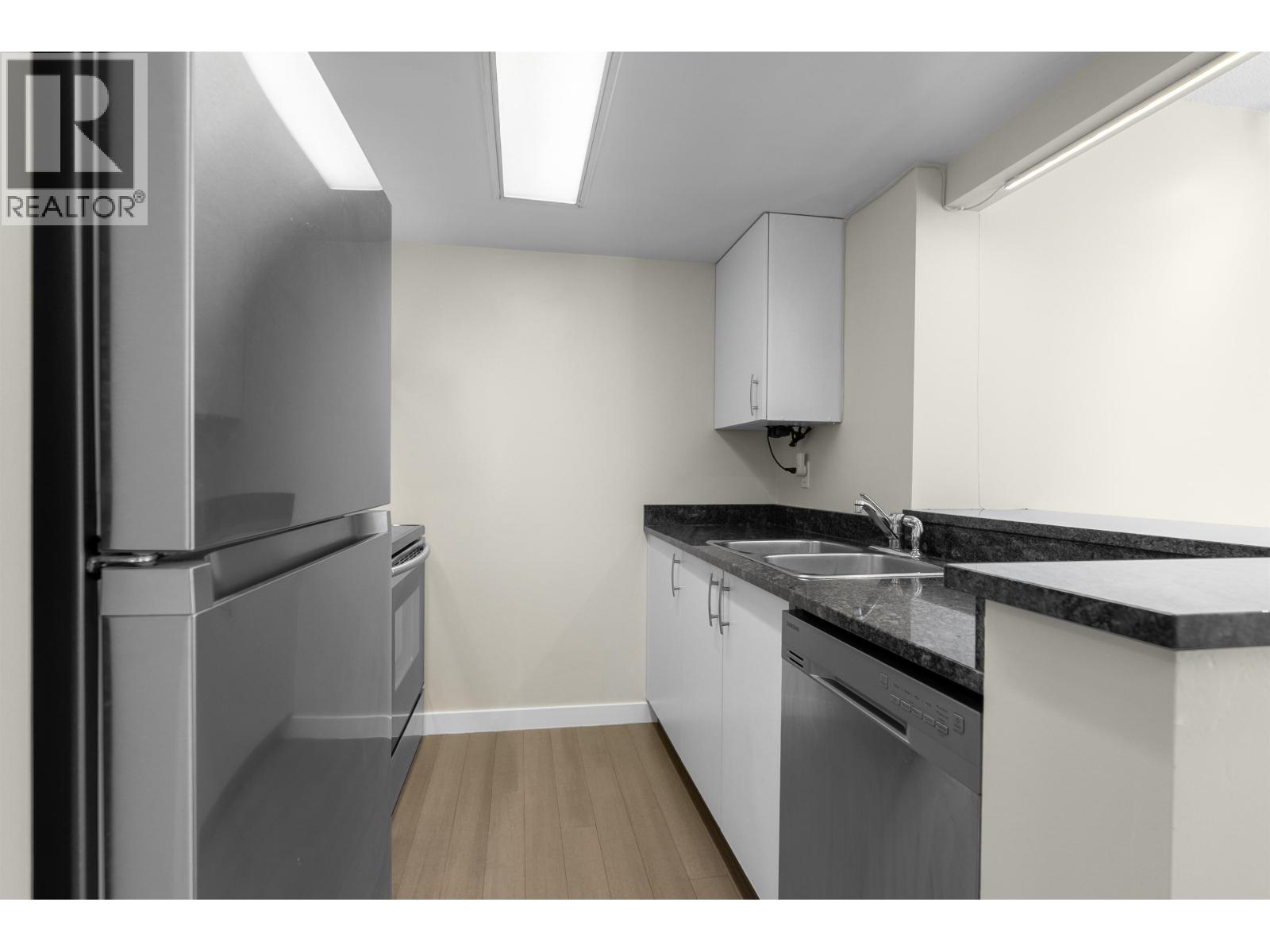 607 55 TENTH STREET, New Westminster