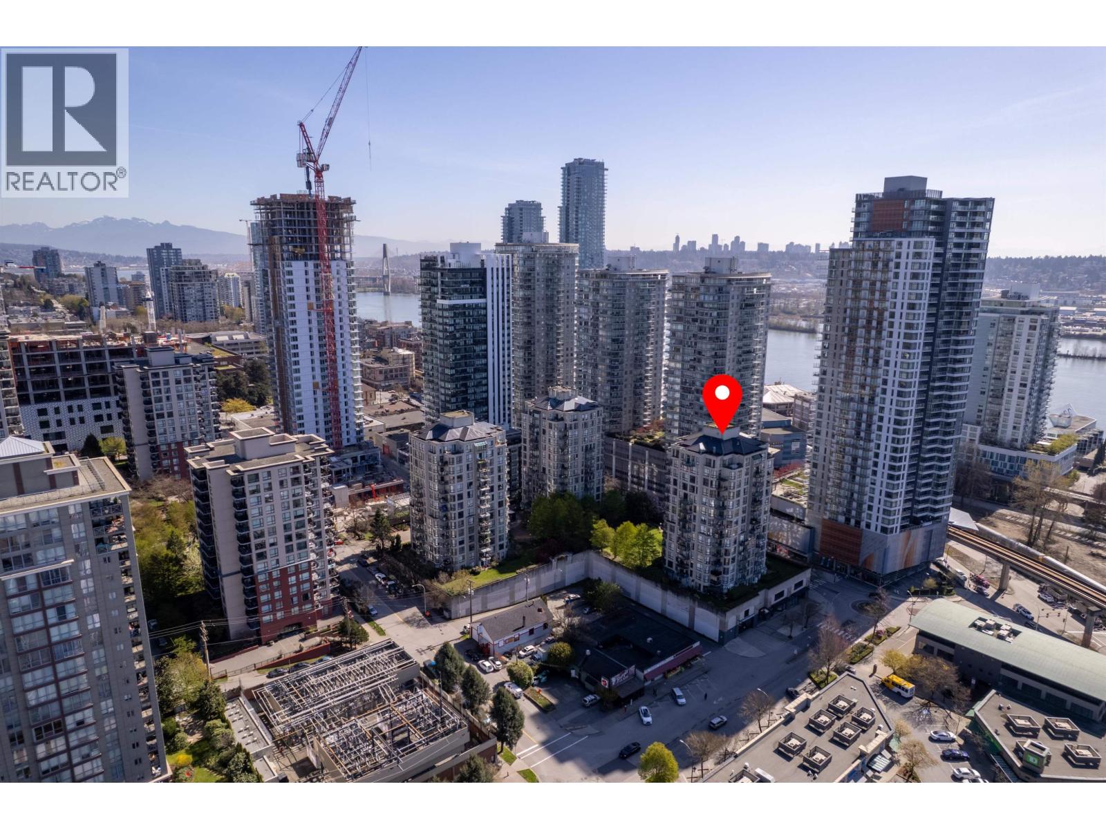 607 55 TENTH STREET, New Westminster