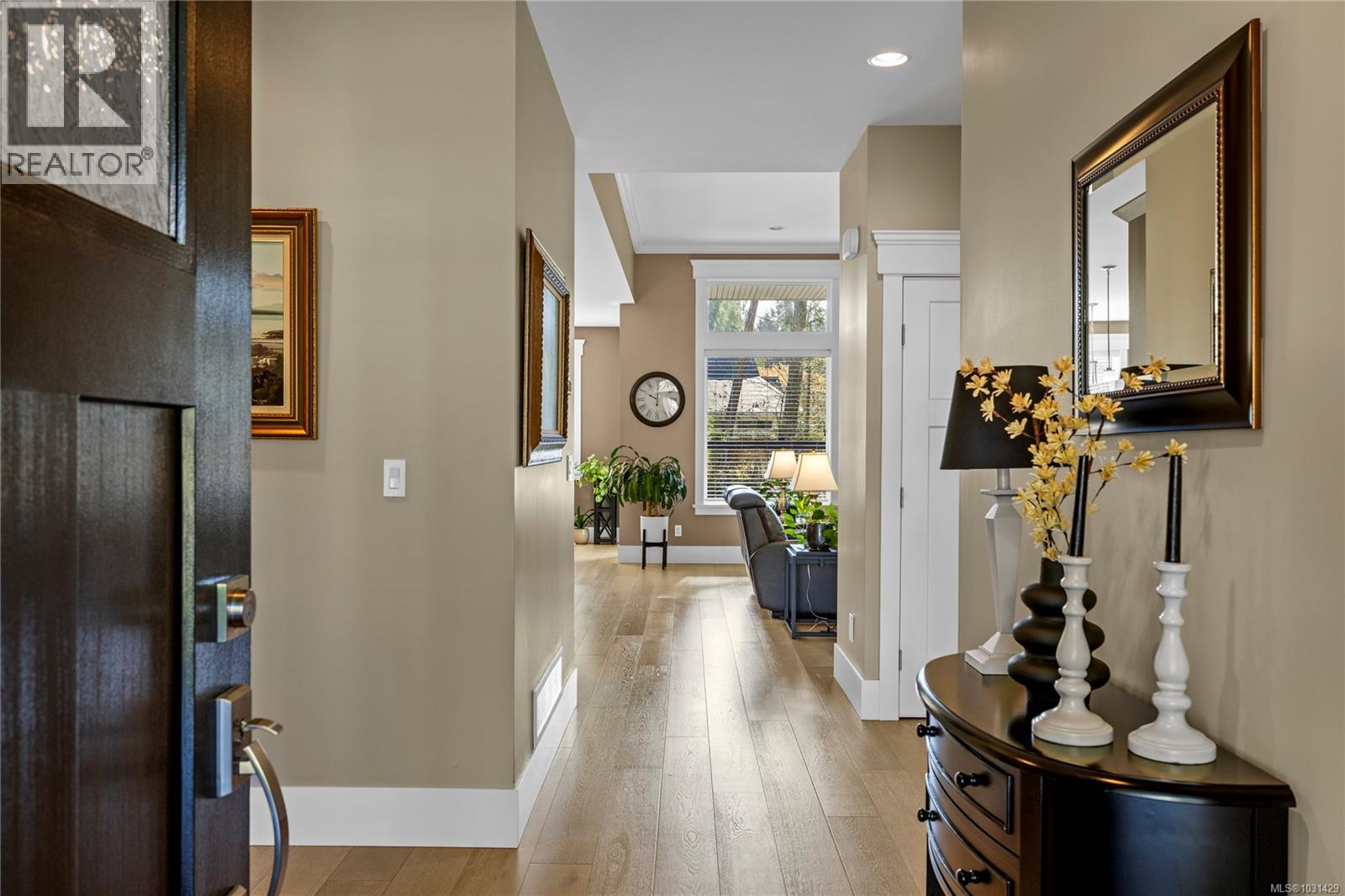 651 EAGLECREST DR - Image 2