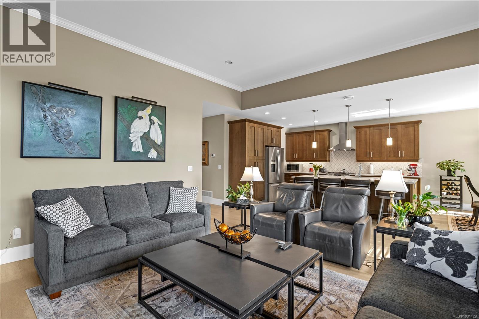 651 EAGLECREST DR - 24