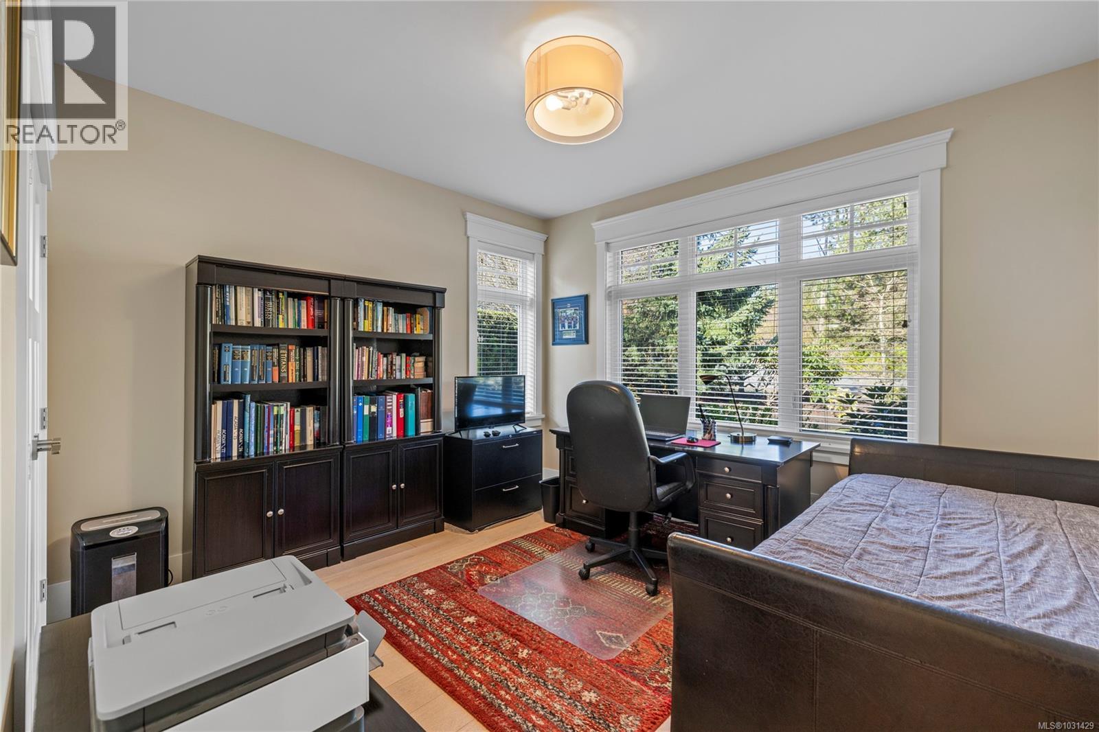 651 EAGLECREST DR - 35