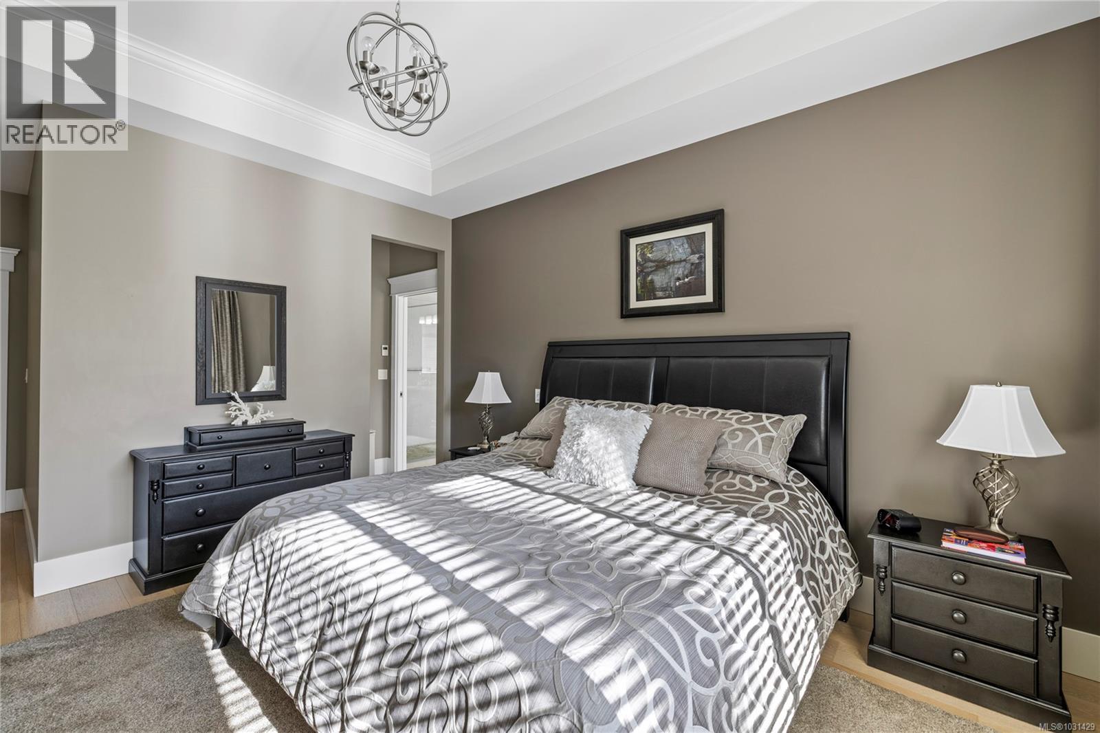 651 EAGLECREST DR - 38