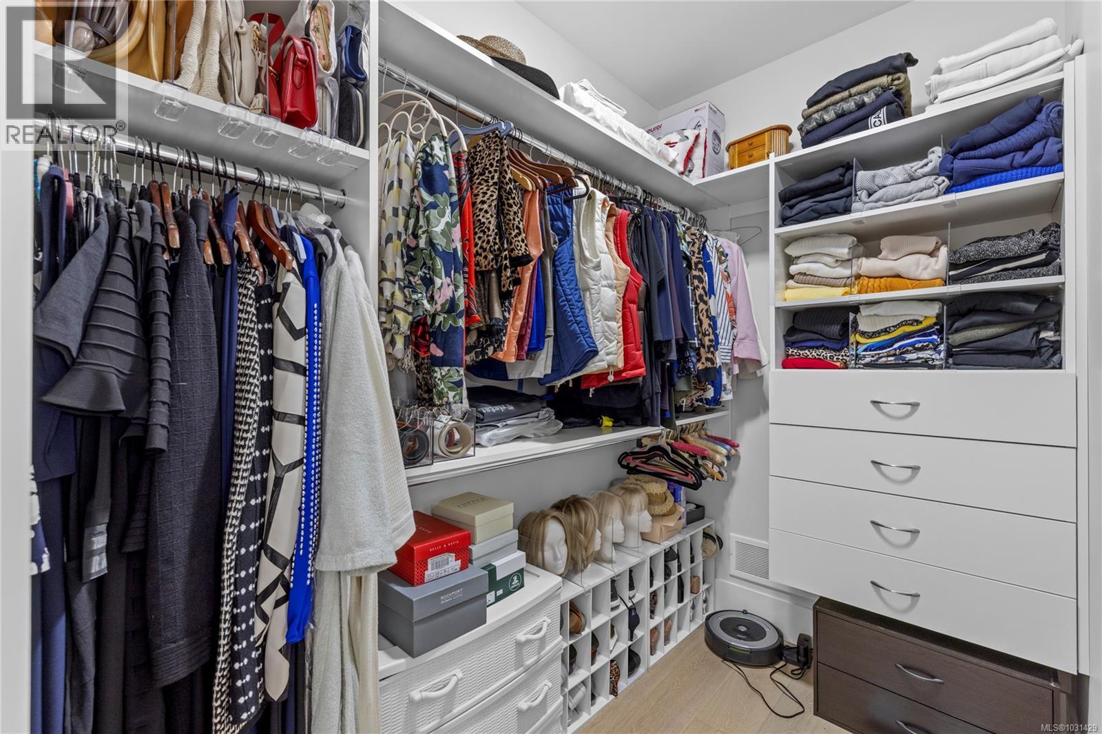 651 EAGLECREST DR - 42