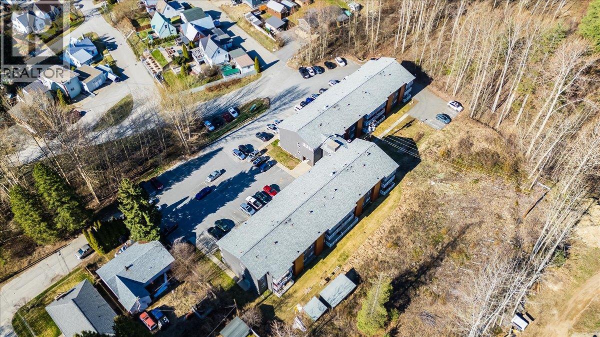 #201 880 WORDSWORTH AVENUE - 34