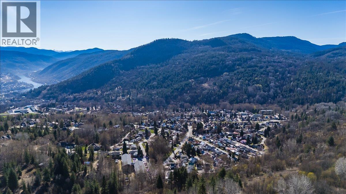 #201 880 WORDSWORTH AVENUE - 37