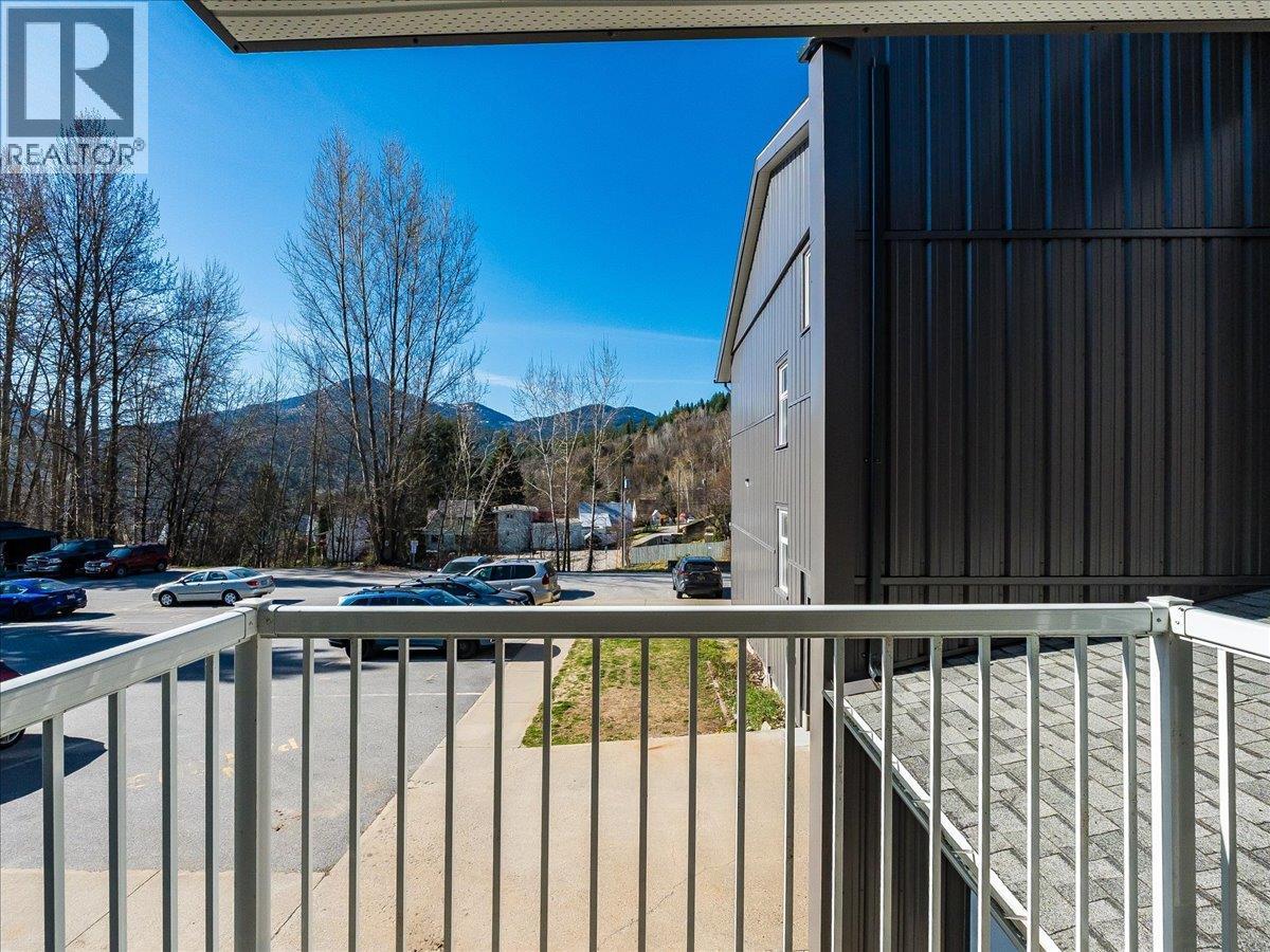 #201 880 WORDSWORTH AVENUE - 16