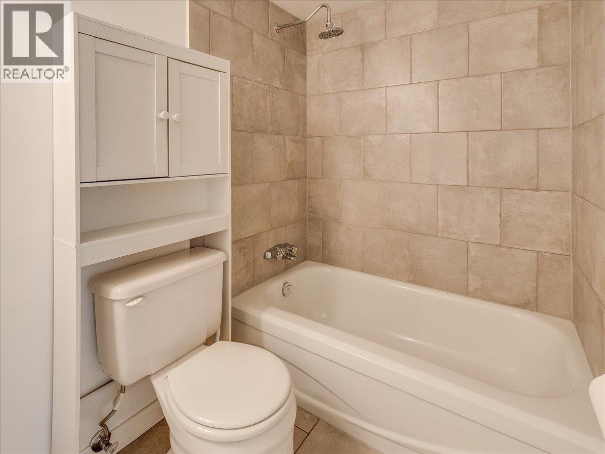 #201 880 WORDSWORTH AVENUE - 25