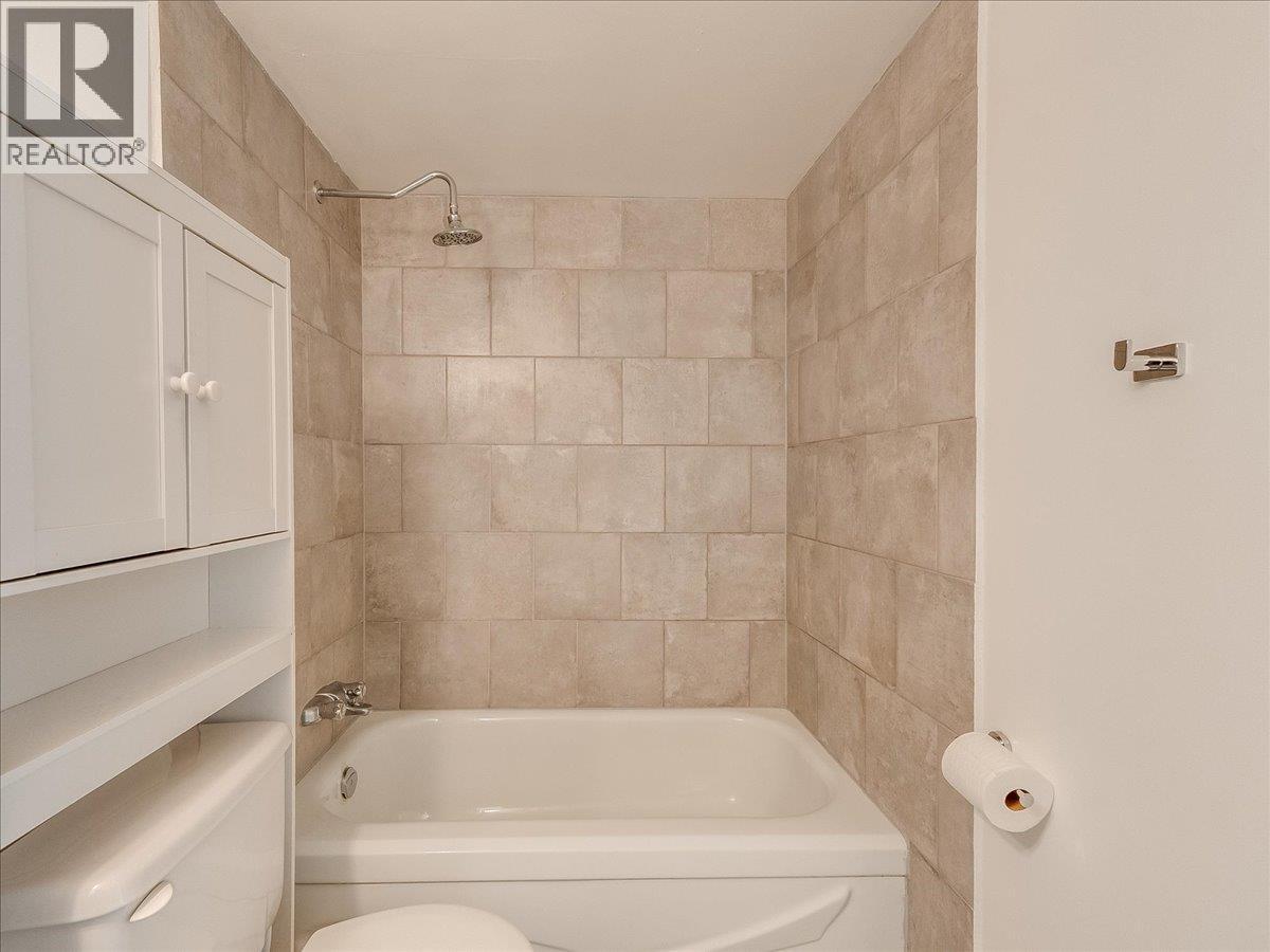 #201 880 WORDSWORTH AVENUE - 26