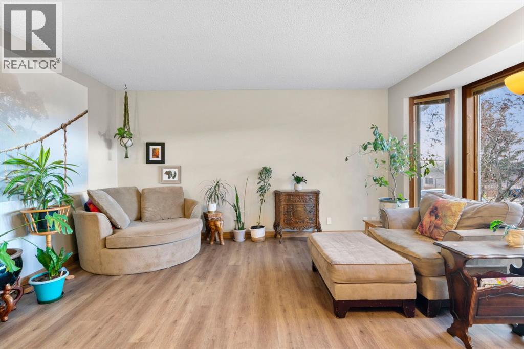 10 Carolina Drive West, Cochrane