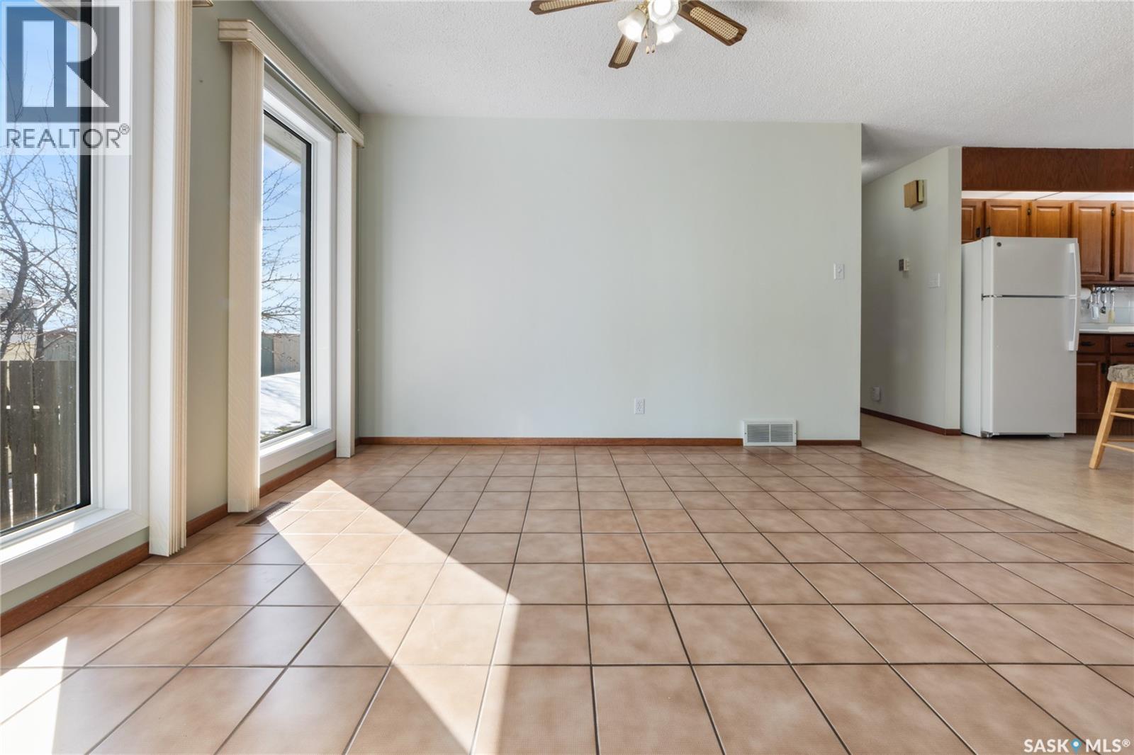 22 BLAKE CRESCENT - 10