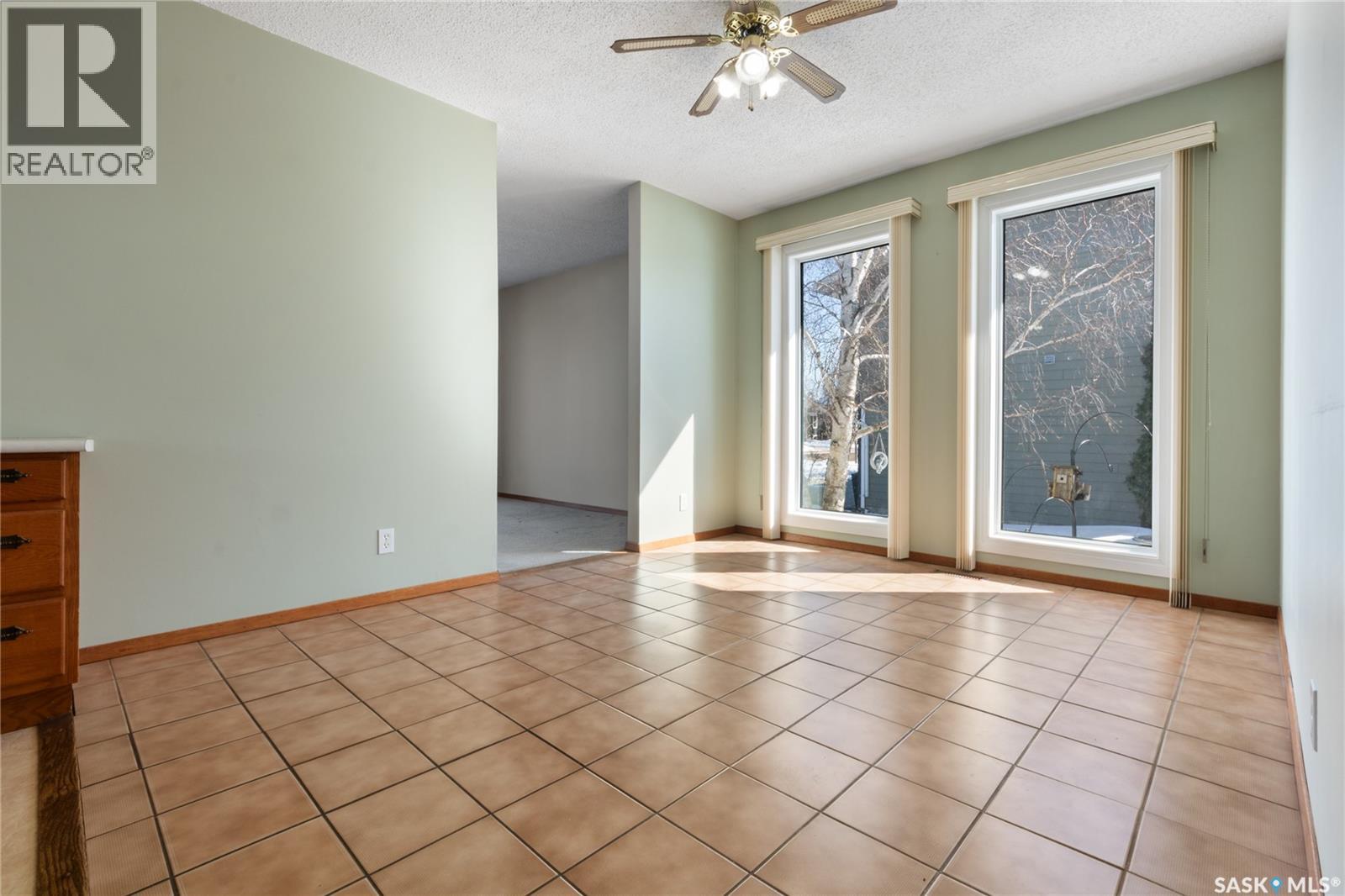 22 BLAKE CRESCENT - 11