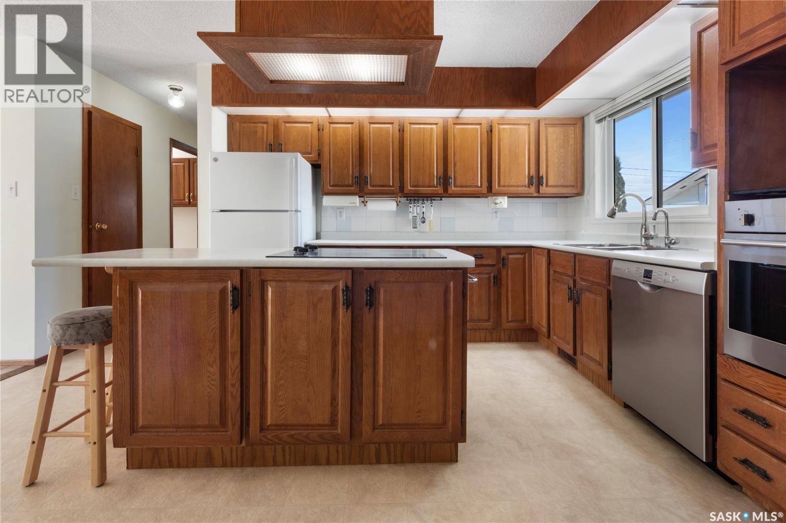 22 BLAKE CRESCENT - 14