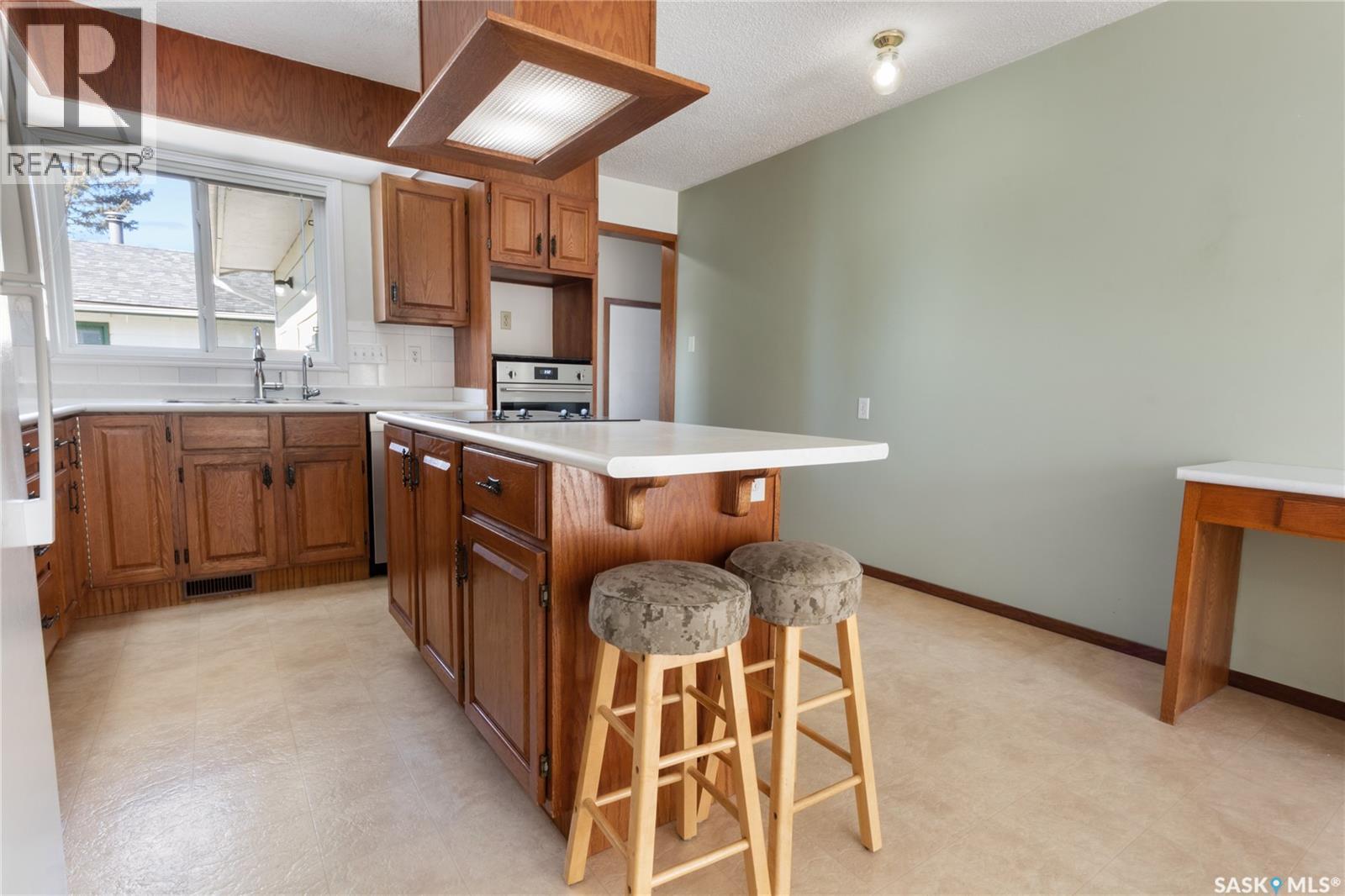 22 BLAKE CRESCENT - 18