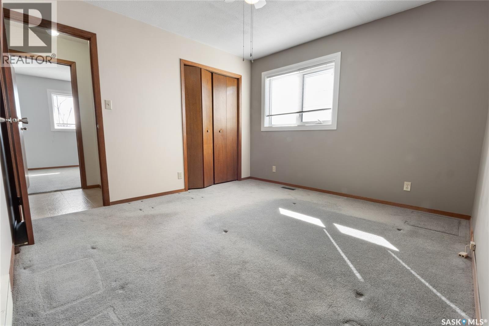 22 BLAKE CRESCENT - 21