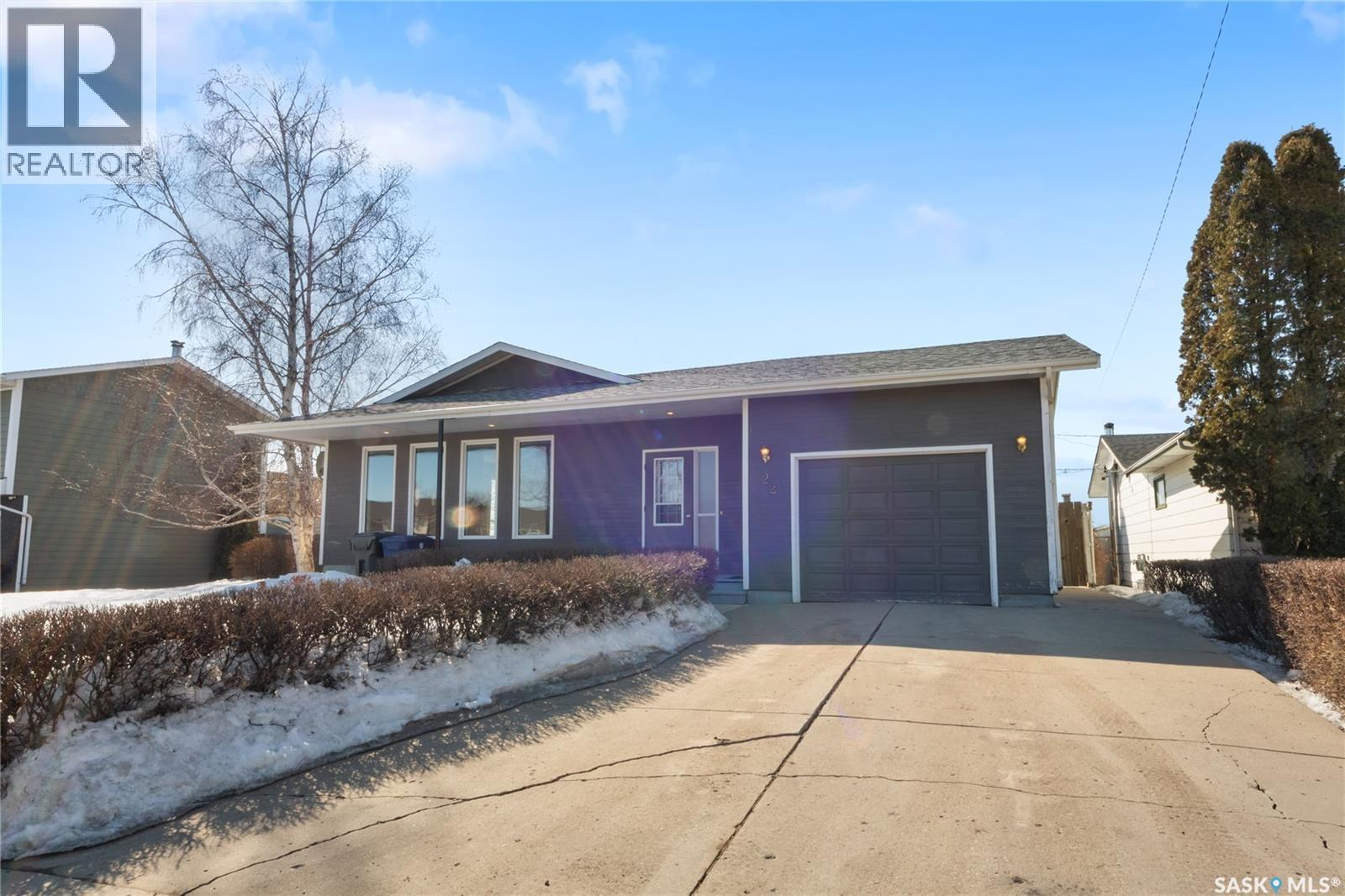 22 BLAKE CRESCENT - Image 3