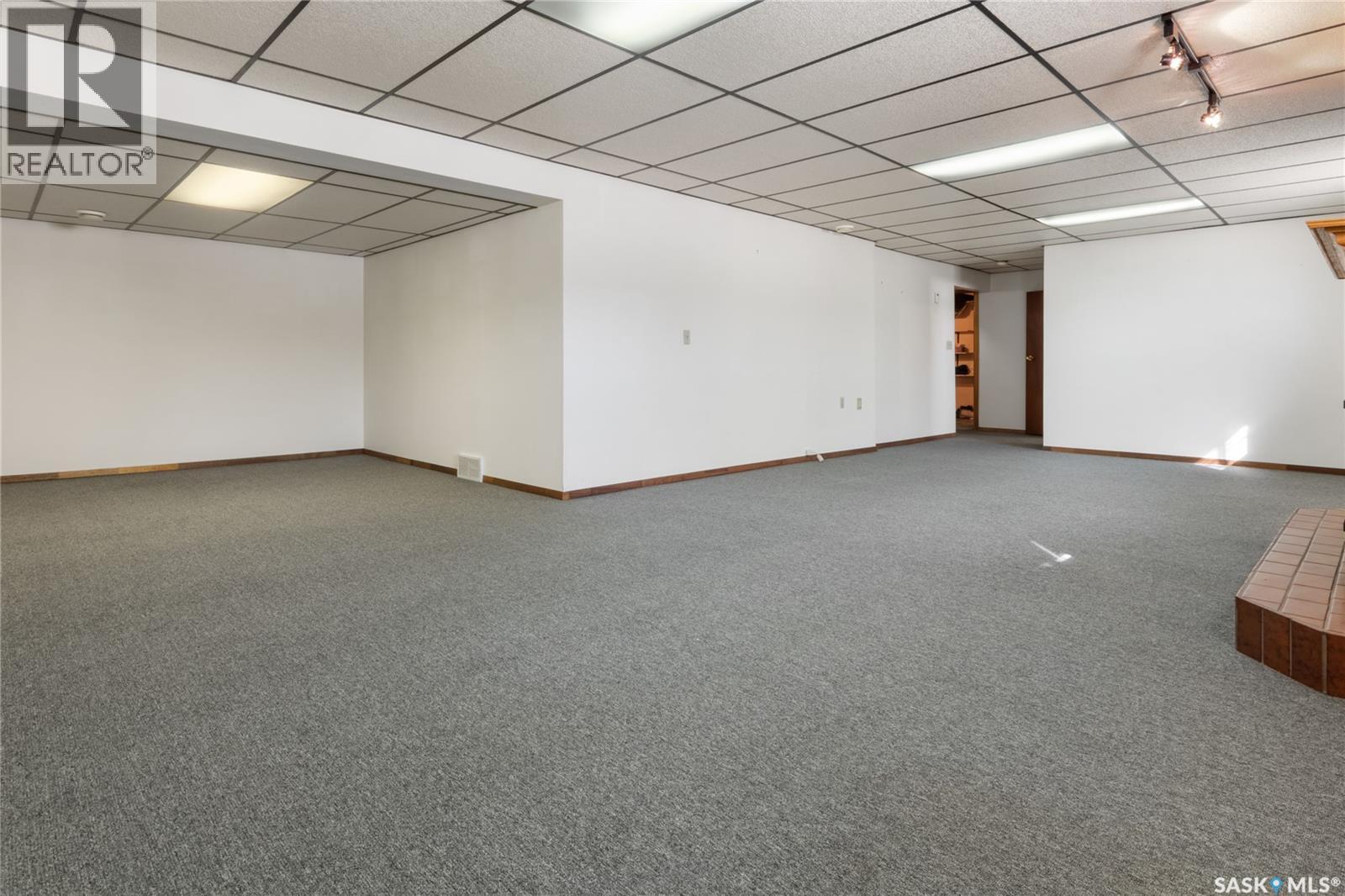 22 BLAKE CRESCENT - 33