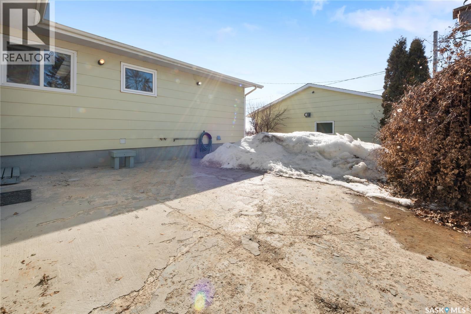 22 BLAKE CRESCENT - 43