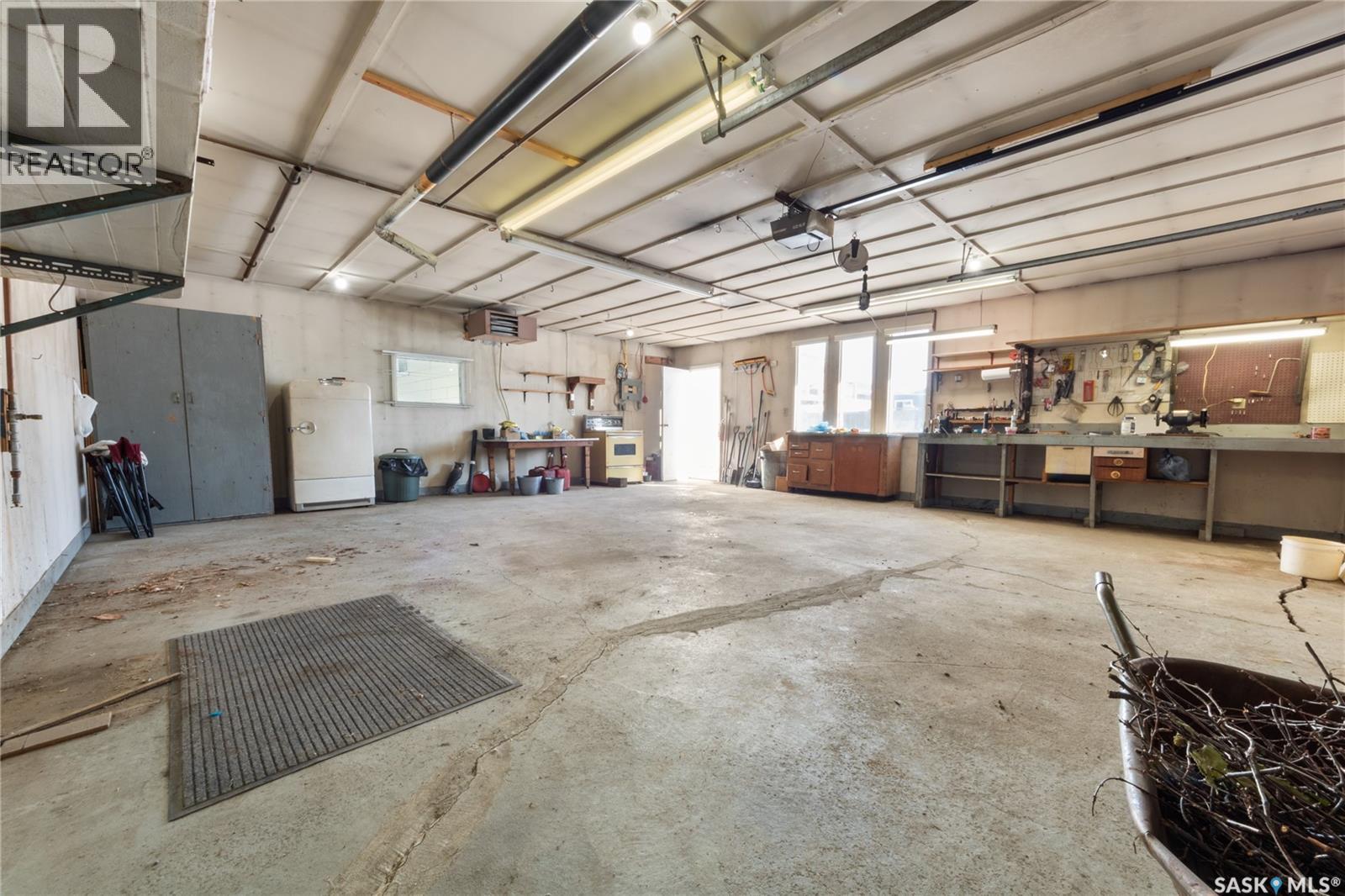 22 BLAKE CRESCENT - 45