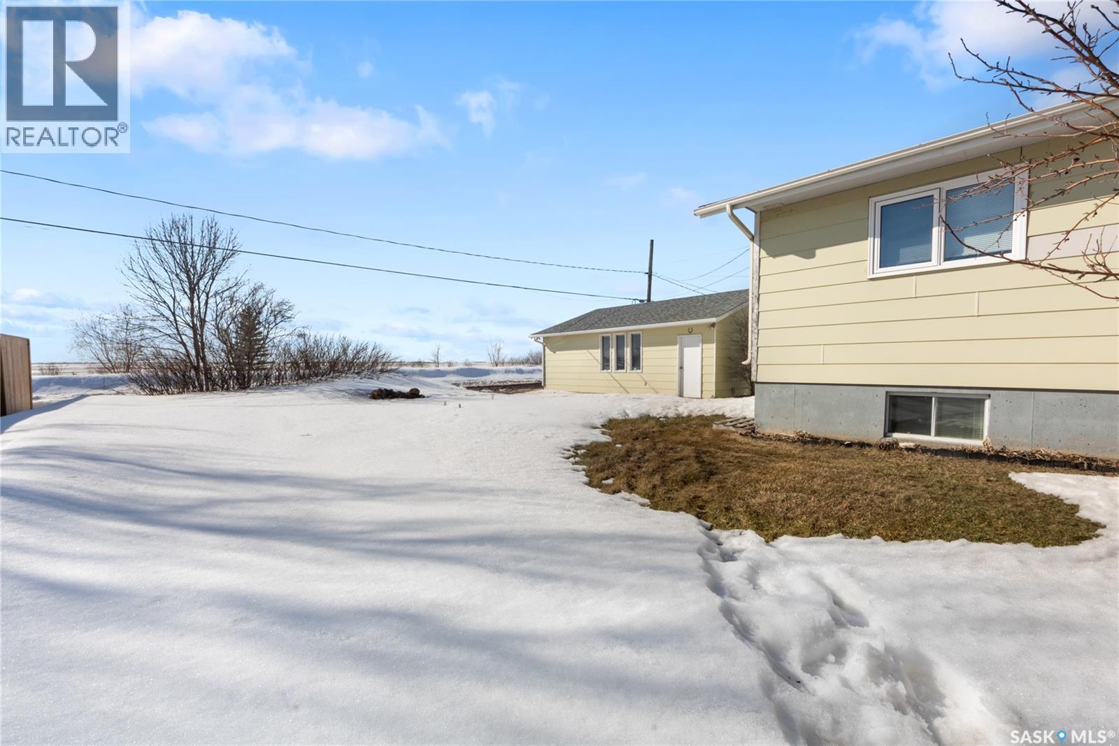 22 BLAKE CRESCENT - 46