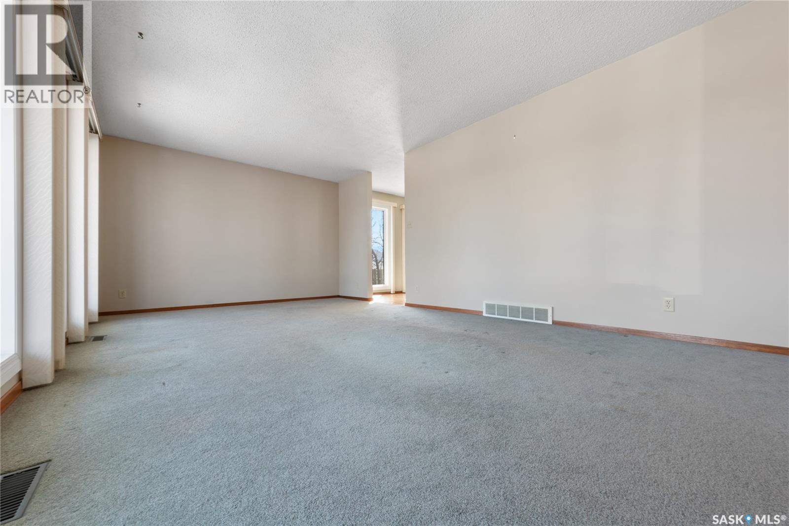 22 BLAKE CRESCENT - 6