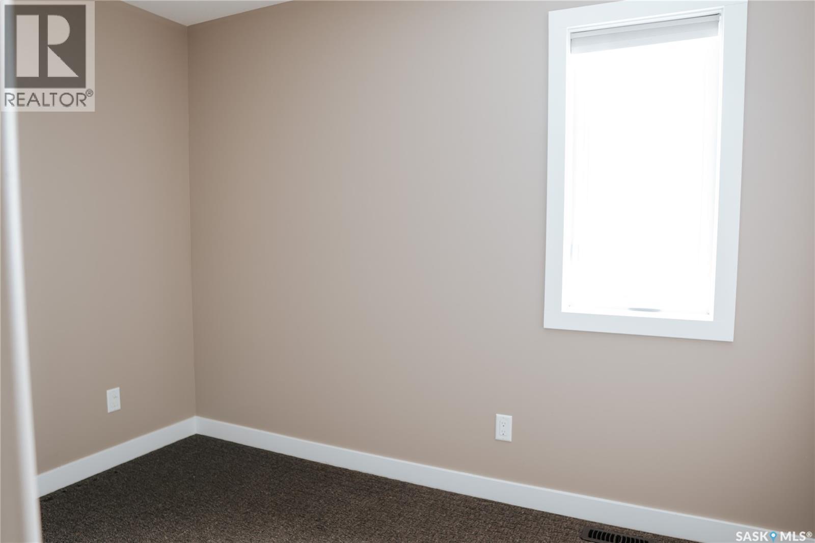 165 MCINTYRE STREET N - 11