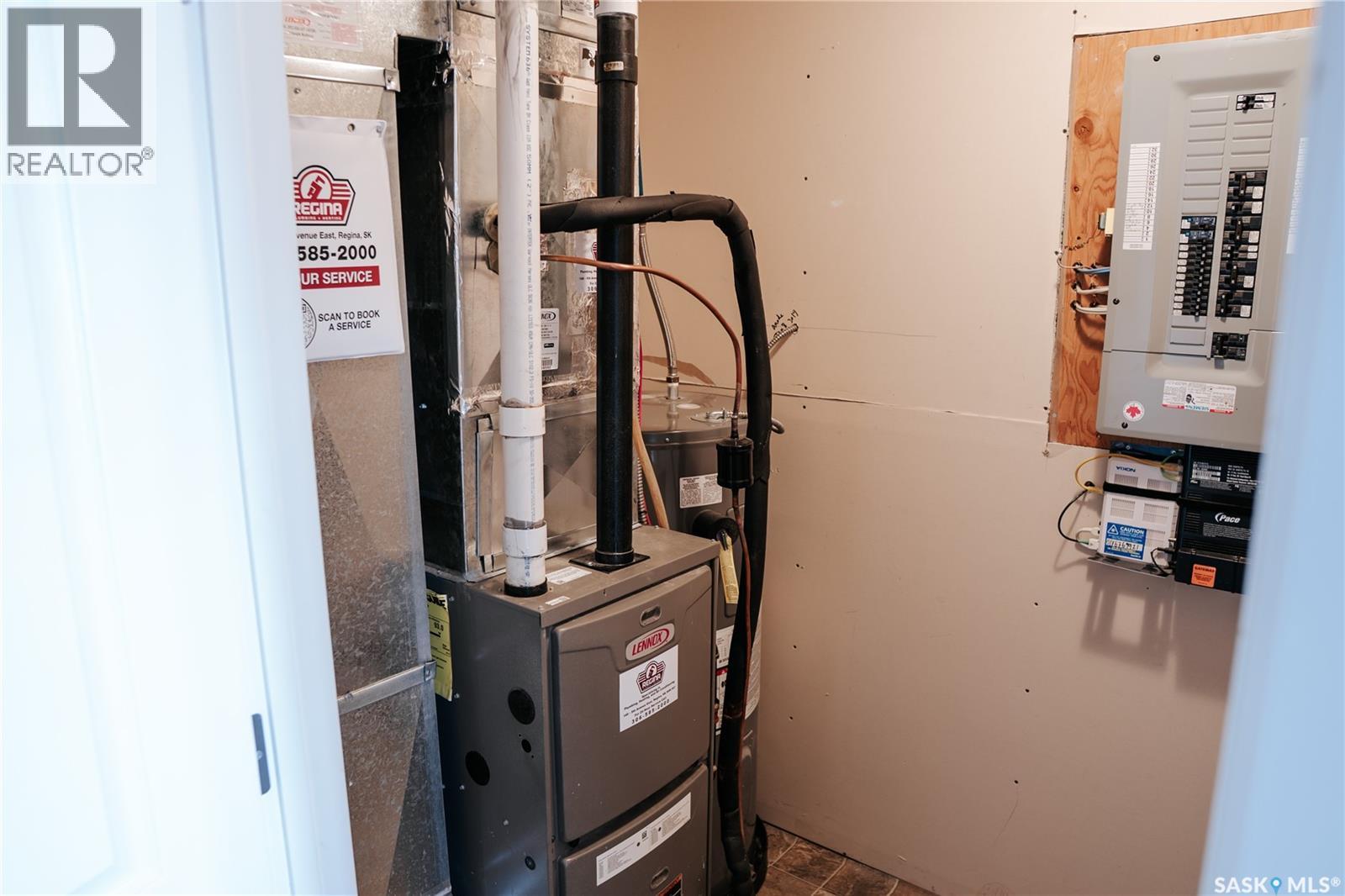 165 MCINTYRE STREET N - 15