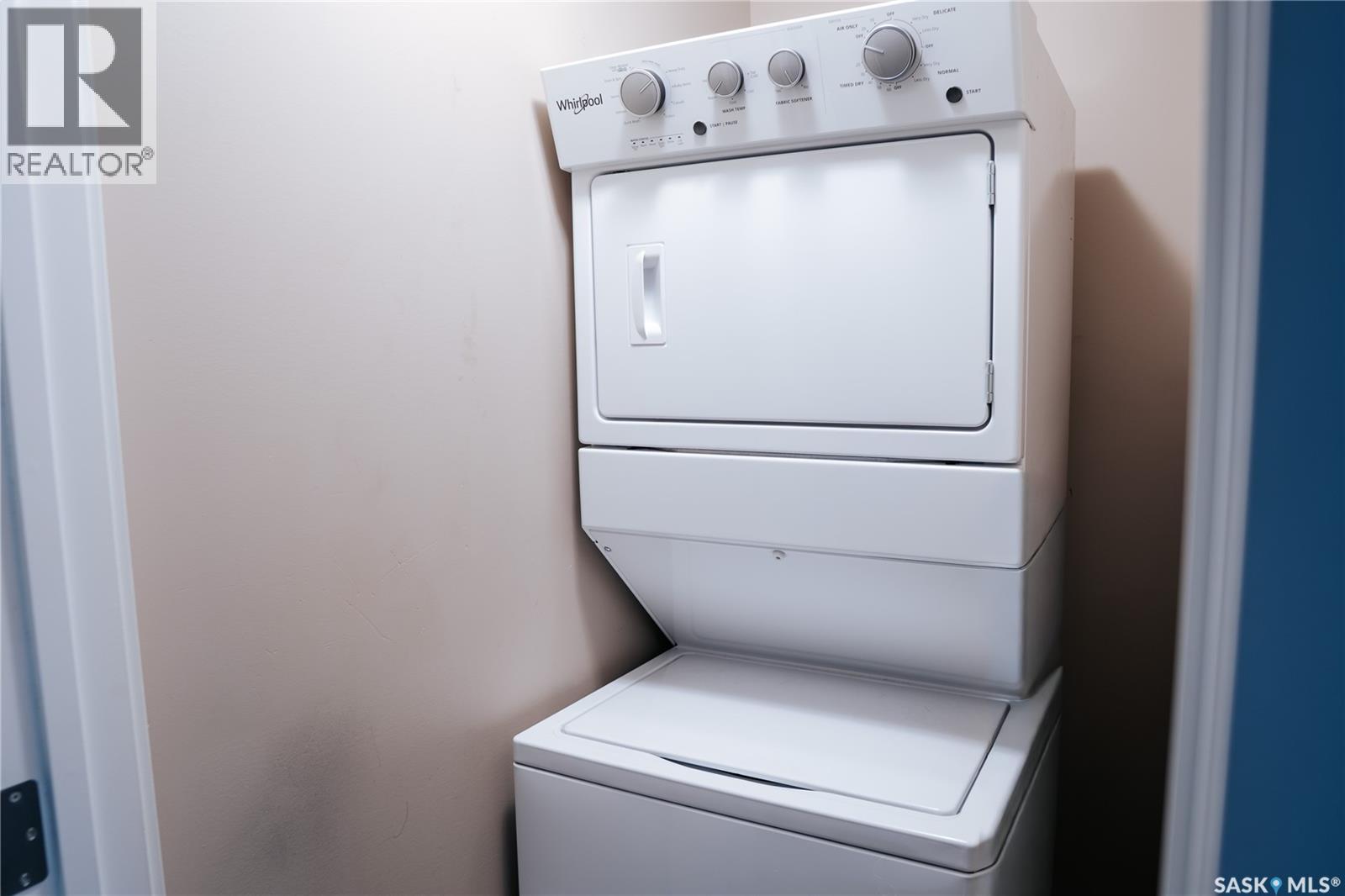 165 MCINTYRE STREET N - 16