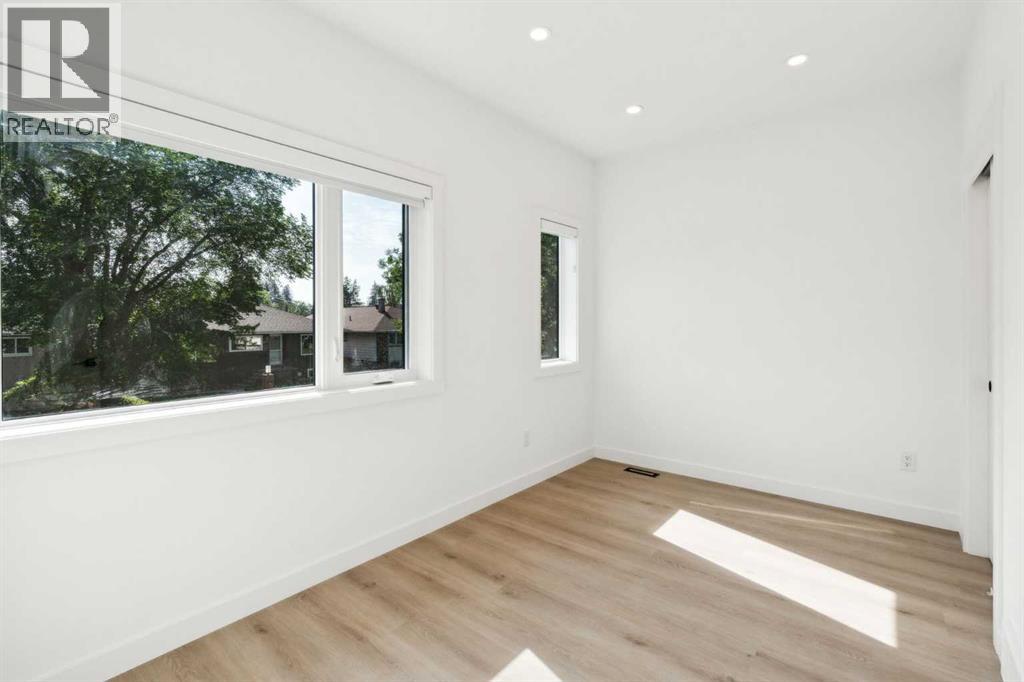 2831 36 STREET SW - 18