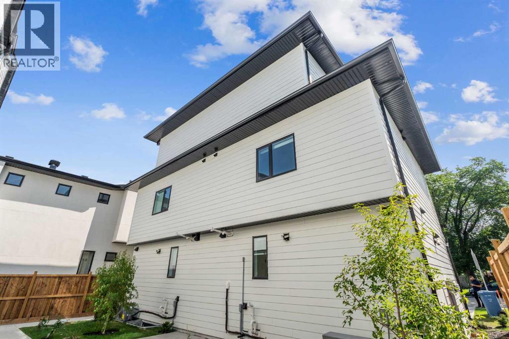 2831 36 STREET SW - 31