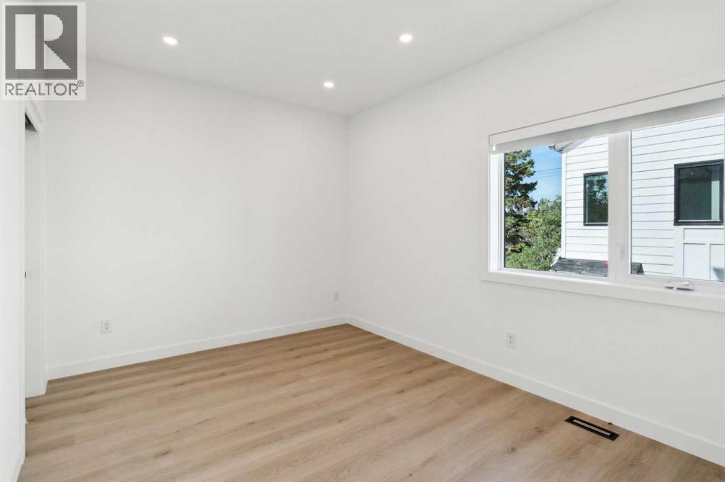 2831 36 STREET SW - 20