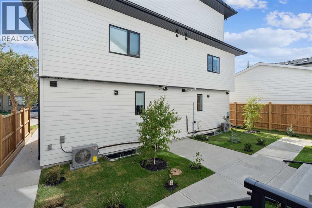 2831 36 STREET SW - 32