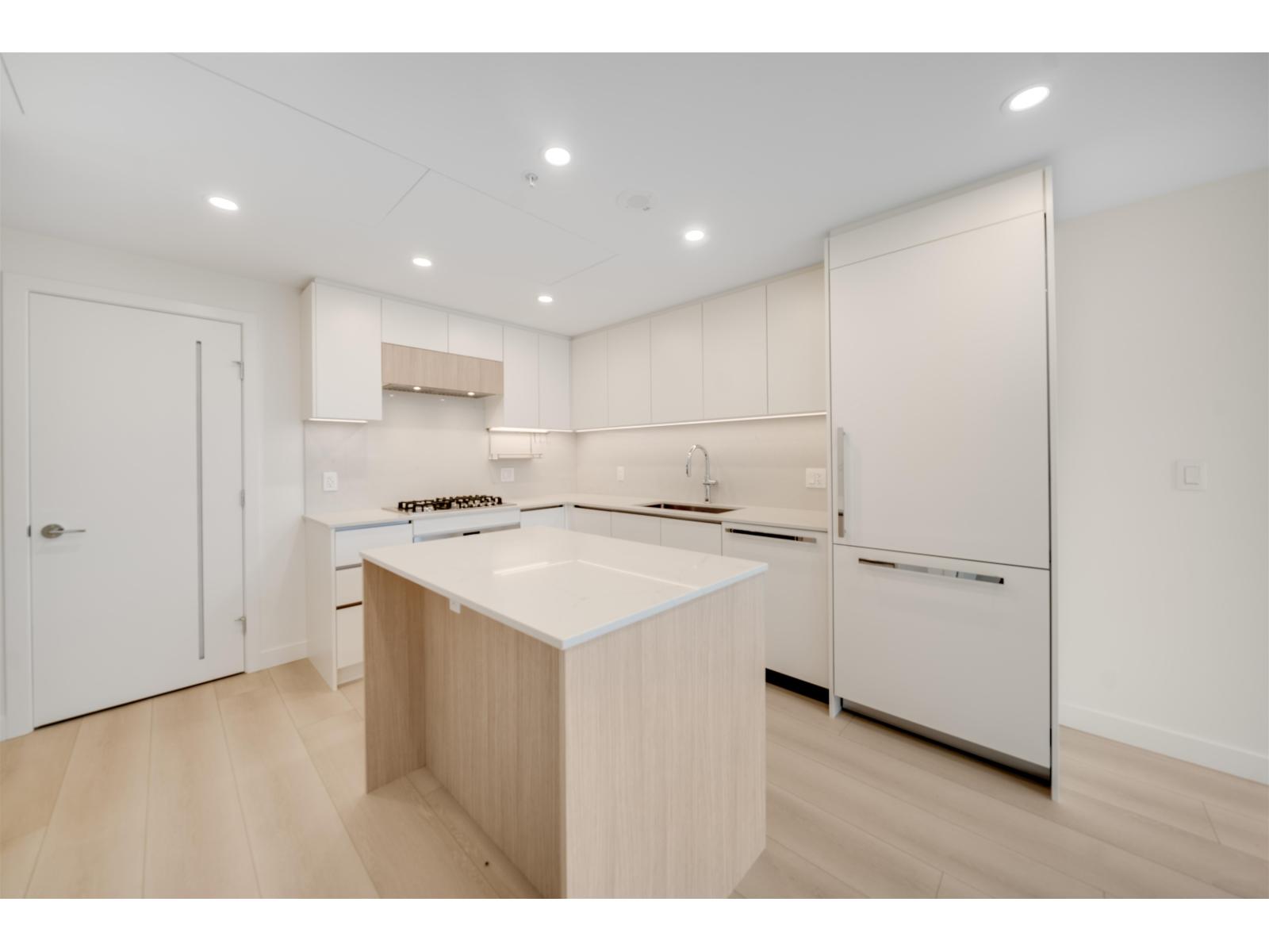 808 13573 98A AVENUE, Surrey