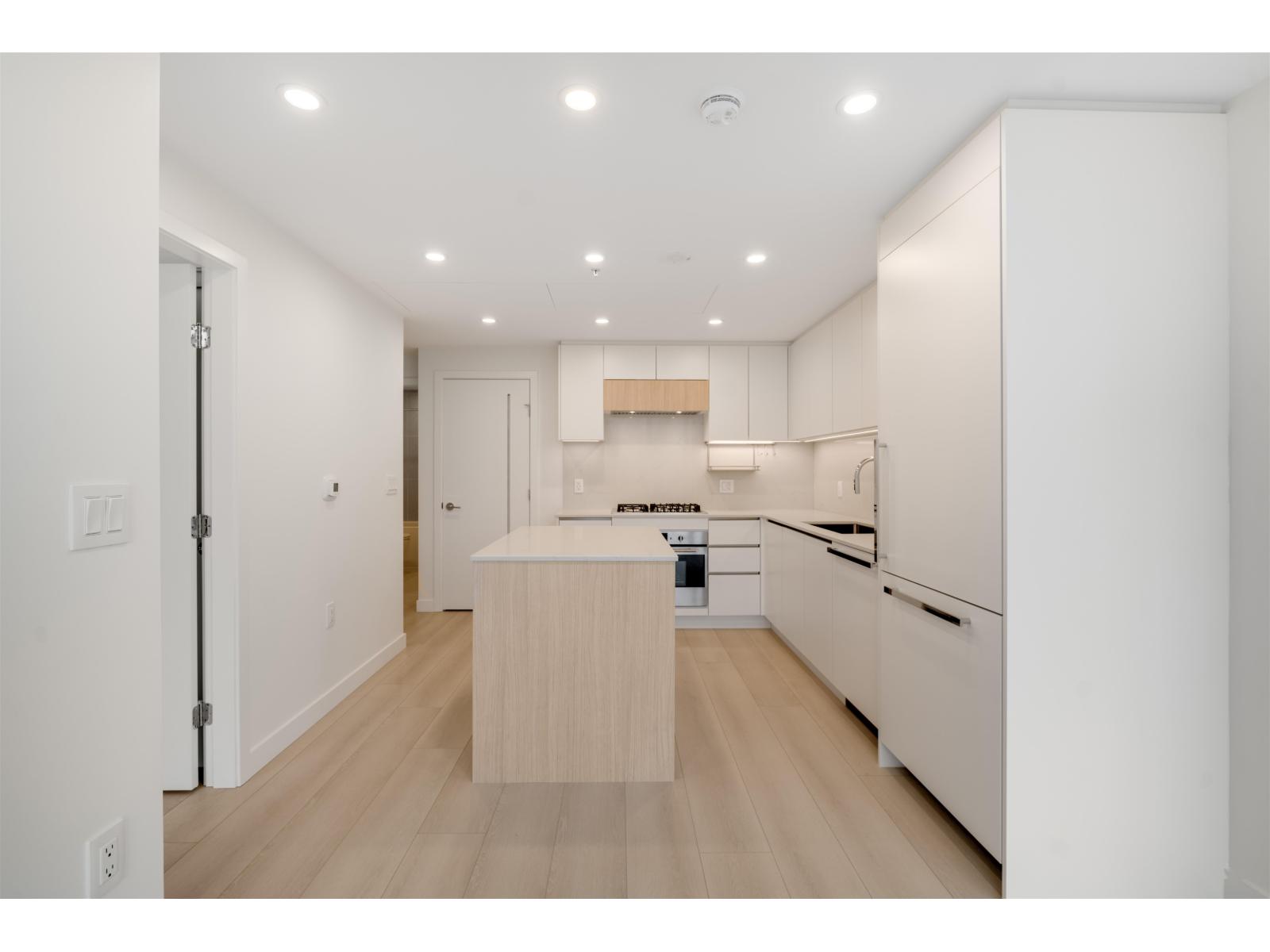 808 13573 98A AVENUE, Surrey