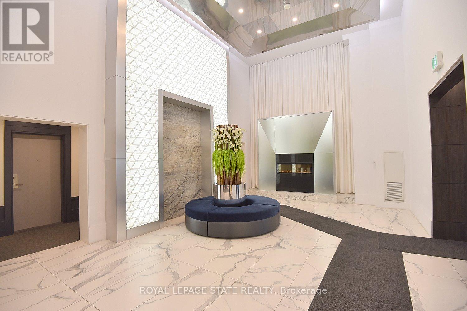 #145 16 CONCORD PLACE - 29