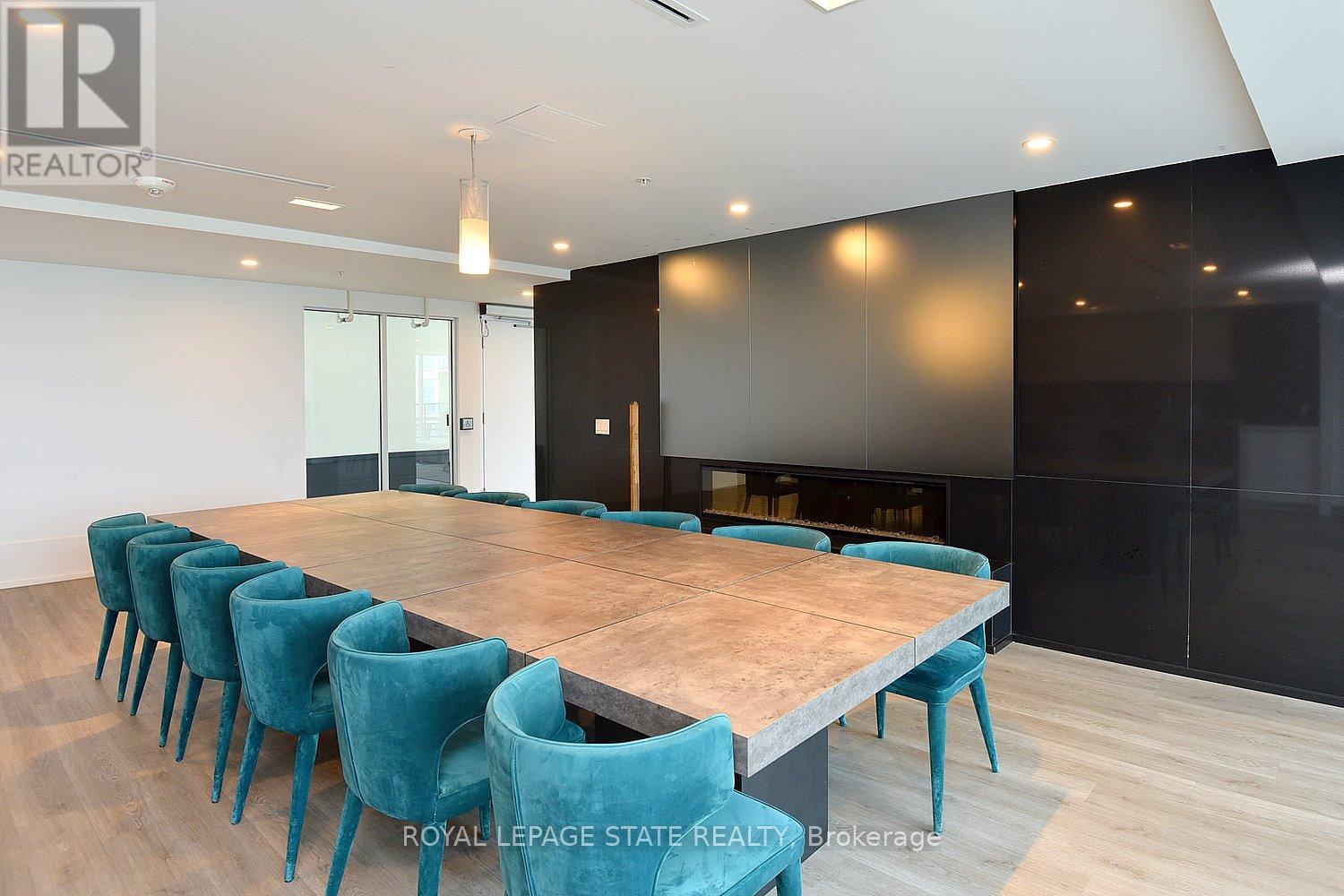#145 16 CONCORD PLACE - 30