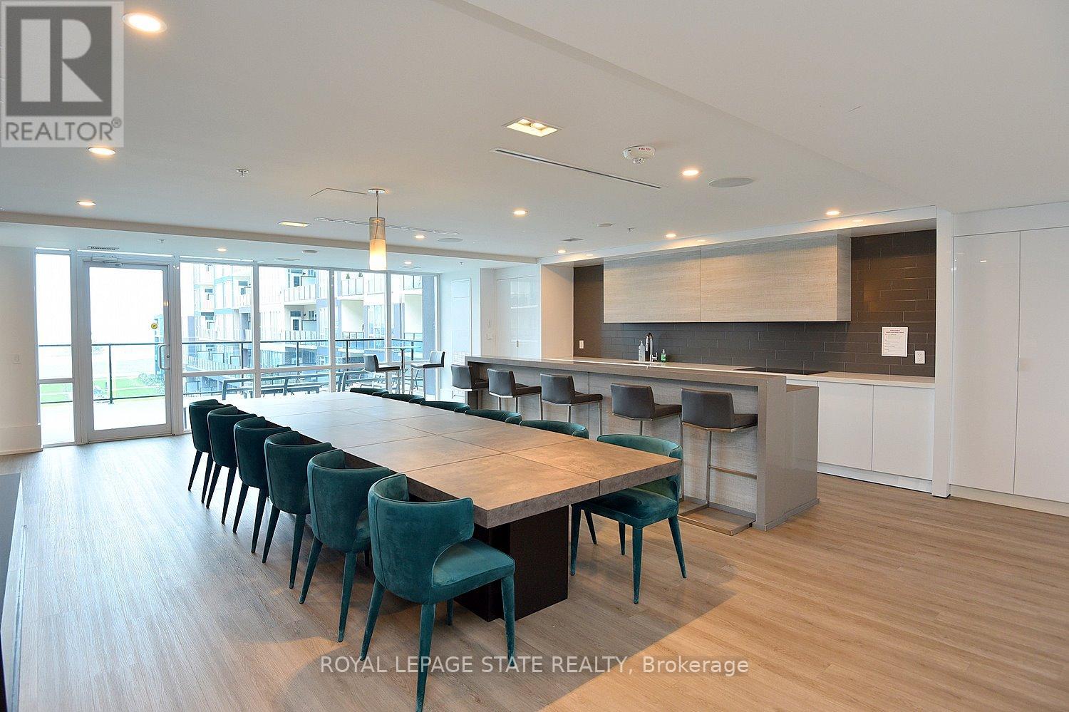 #145 16 CONCORD PLACE - 31
